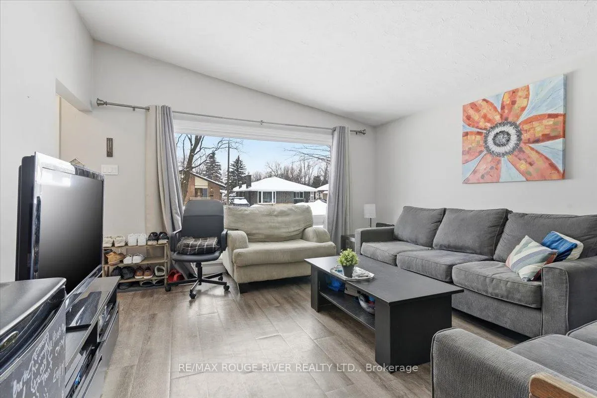 Photo 4 of 499 Raymond Street, Peterborough, Northcrest Ward 5 — HOMEH