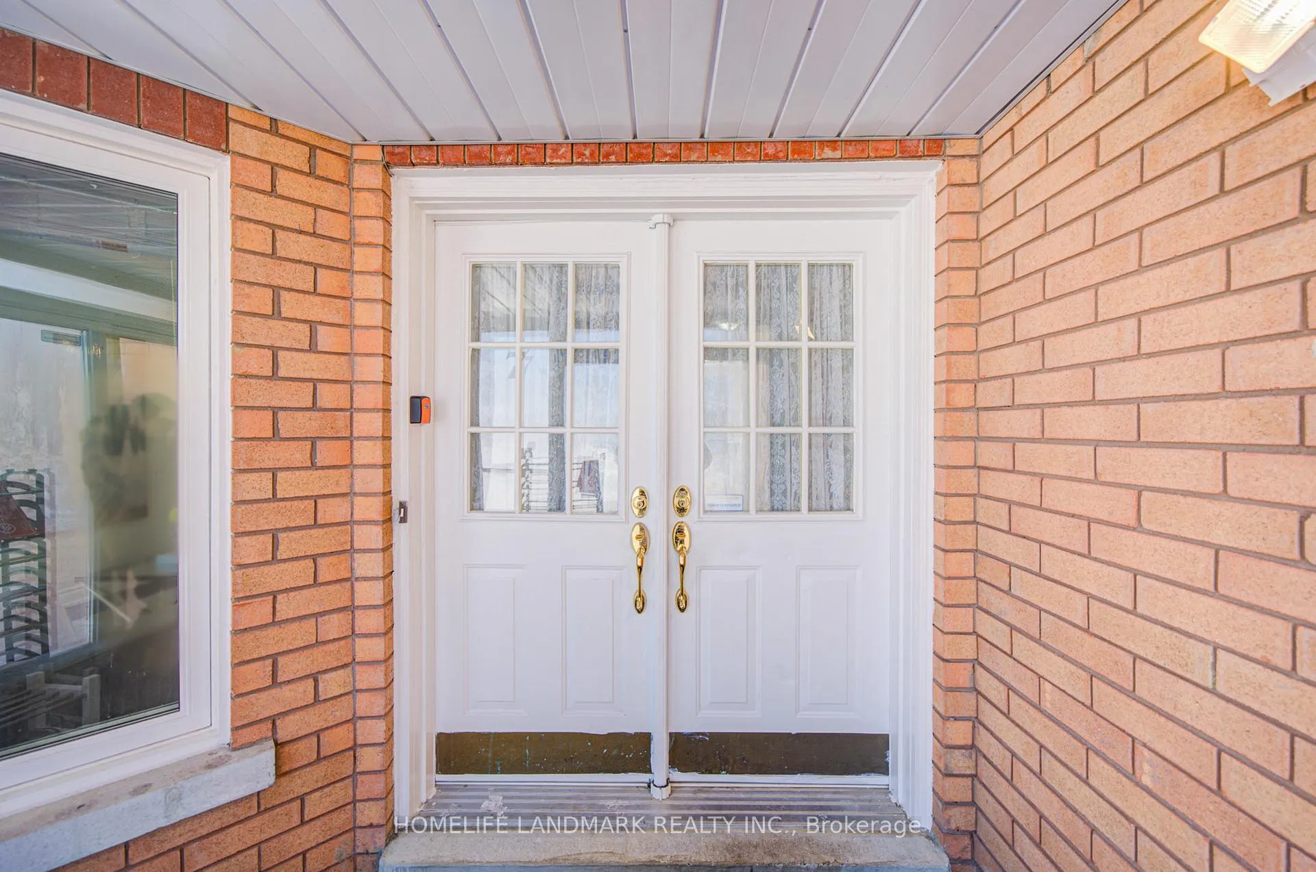 Photo 2 of 7 Walden Street, Markham, Middlefield — HOMEH