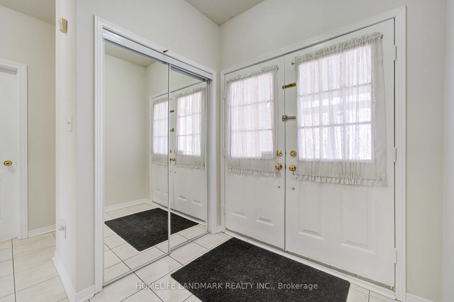 Photo 3 of 7 Walden Street, Markham, Middlefield — HOMEH