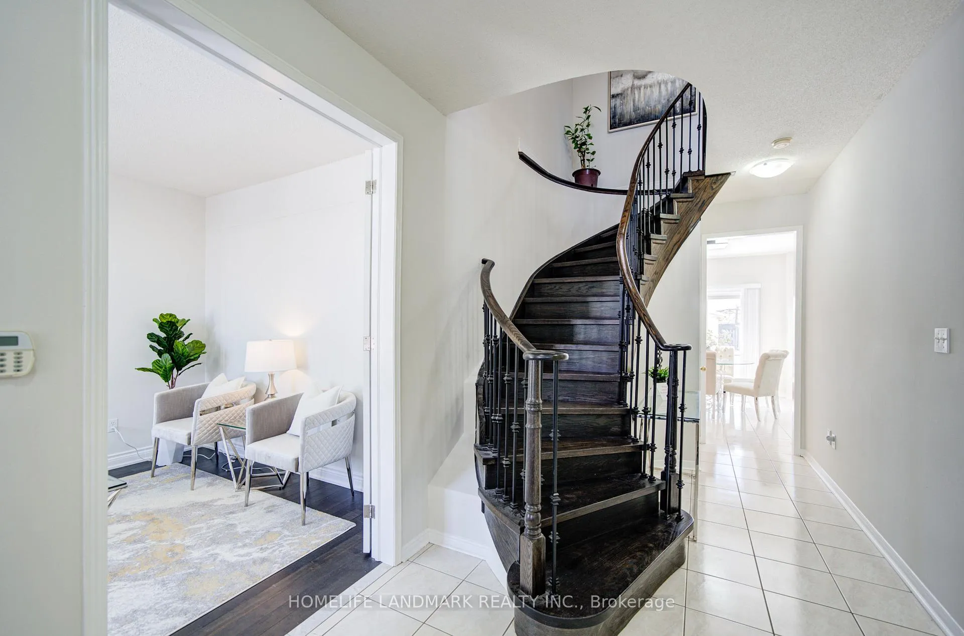 Photo 4 of 7 Walden Street, Markham, Middlefield — HOMEH
