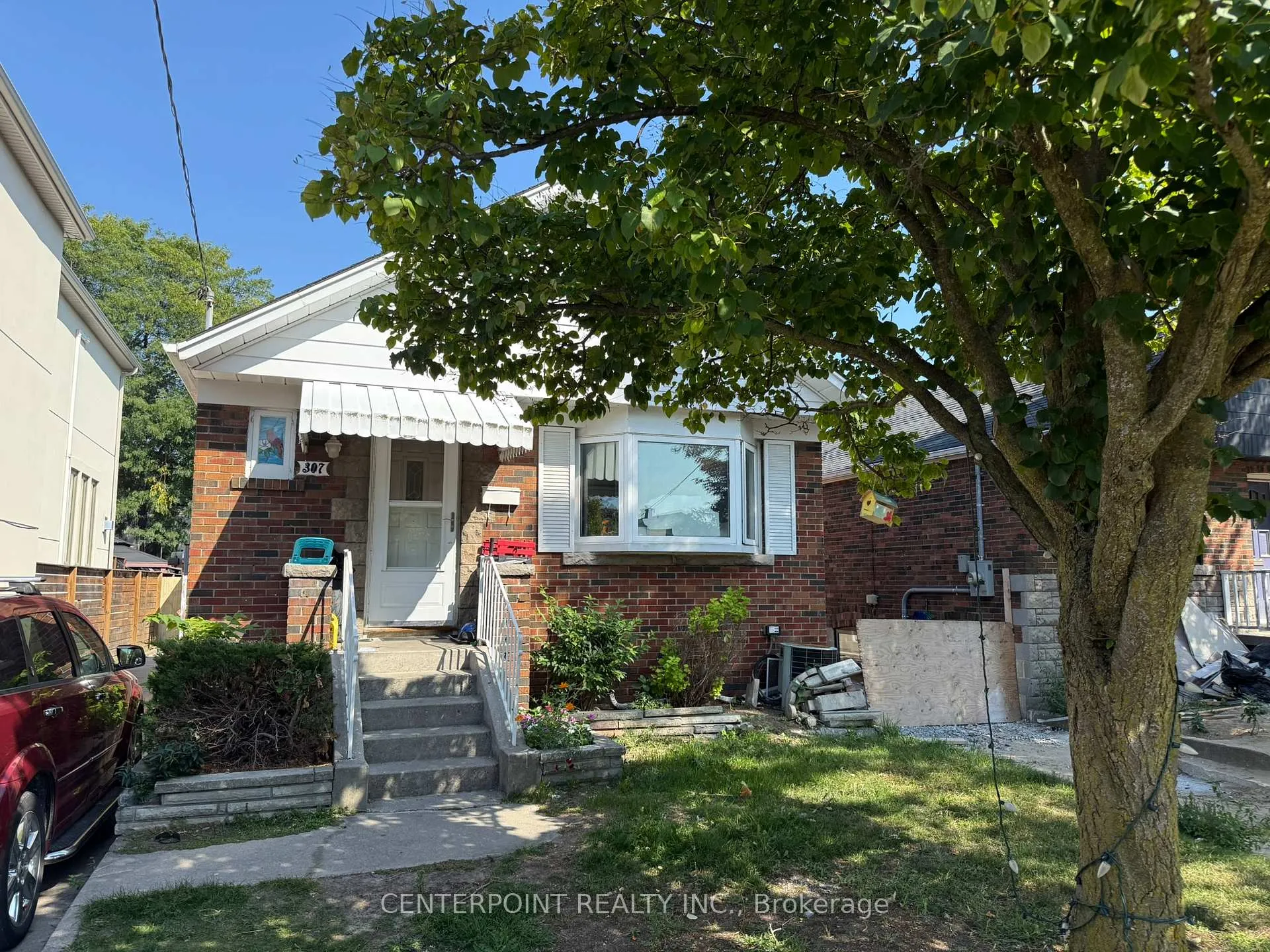 Photo 2 of 307 Linsmore Crescent, Toronto, East York — HOMEH