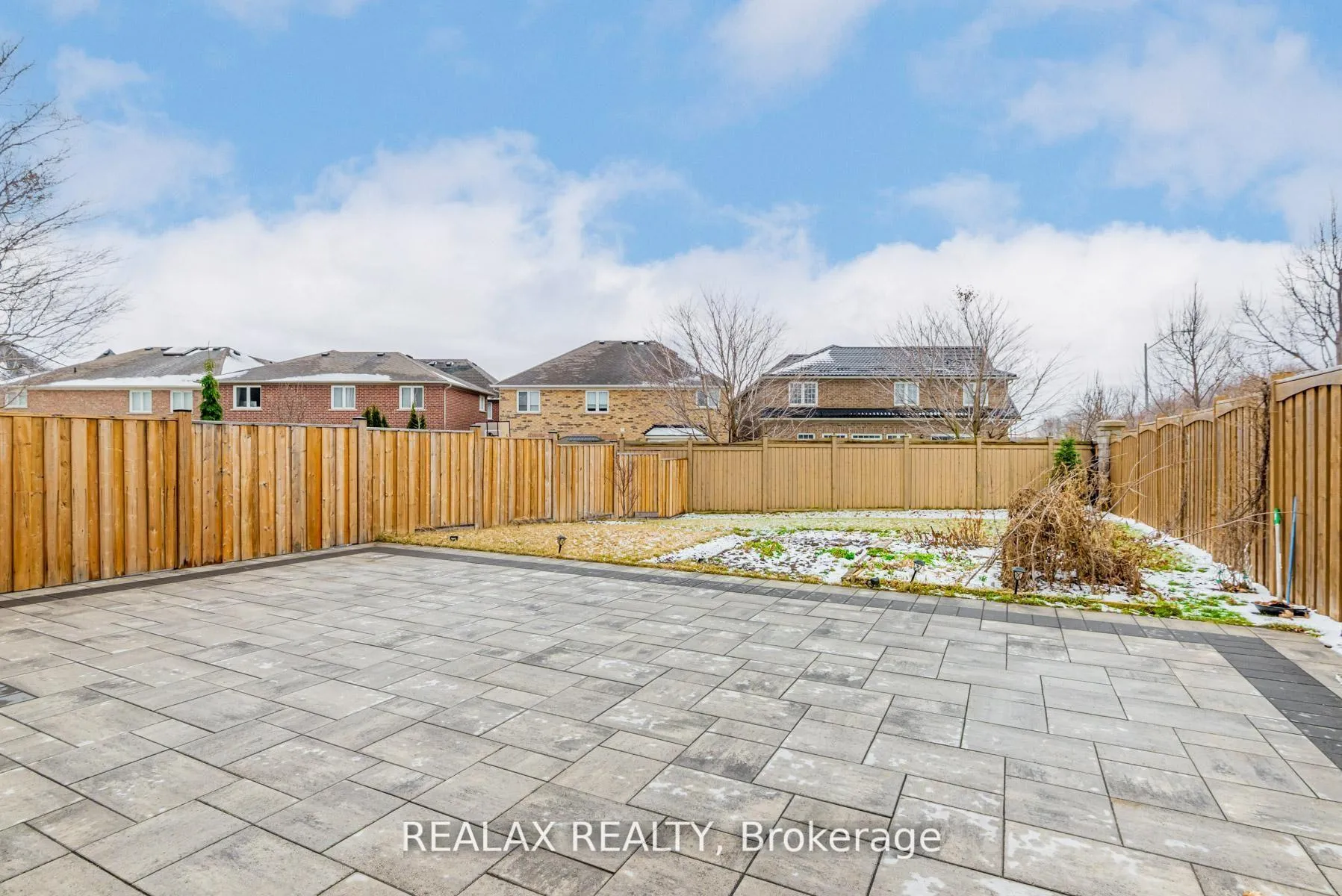 Photo 3 of 143 Livante Court, Markham, Victoria Square — HOMEH