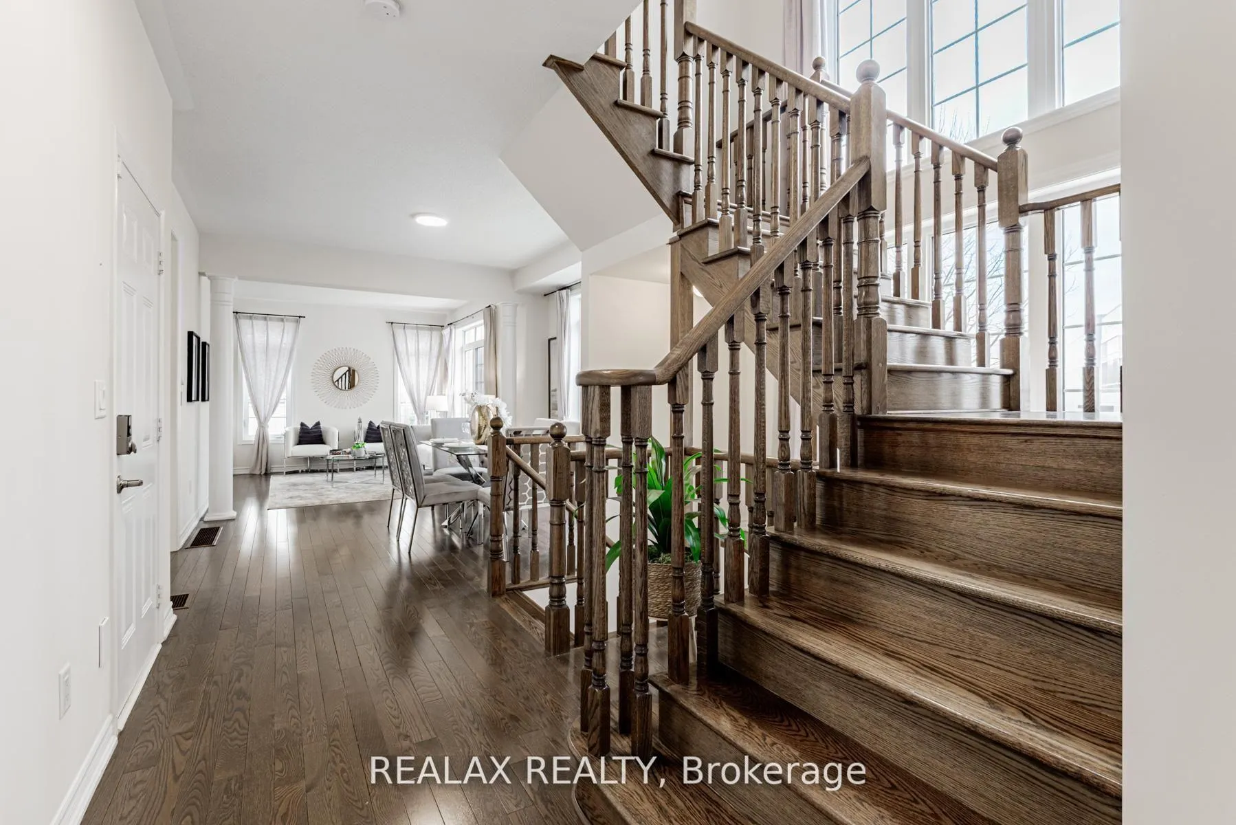 Photo 4 of 143 Livante Court, Markham, Victoria Square — HOMEH