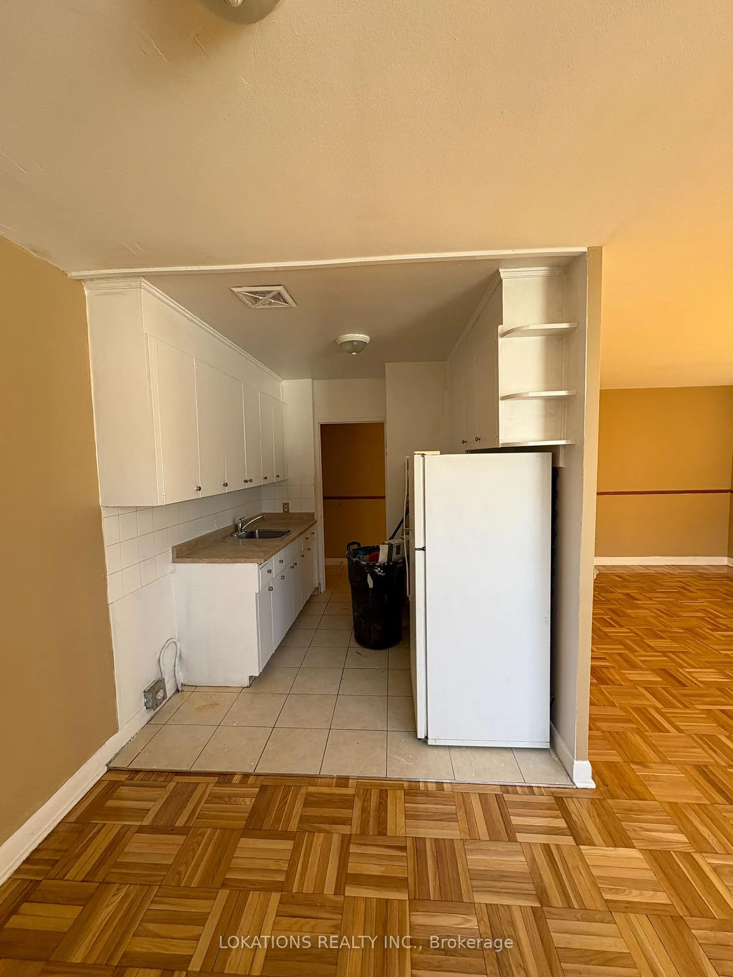 Photo 4 of Unit 313, 2135 Avenue Road, Toronto, Bedford Park-Nortown — HOMEH