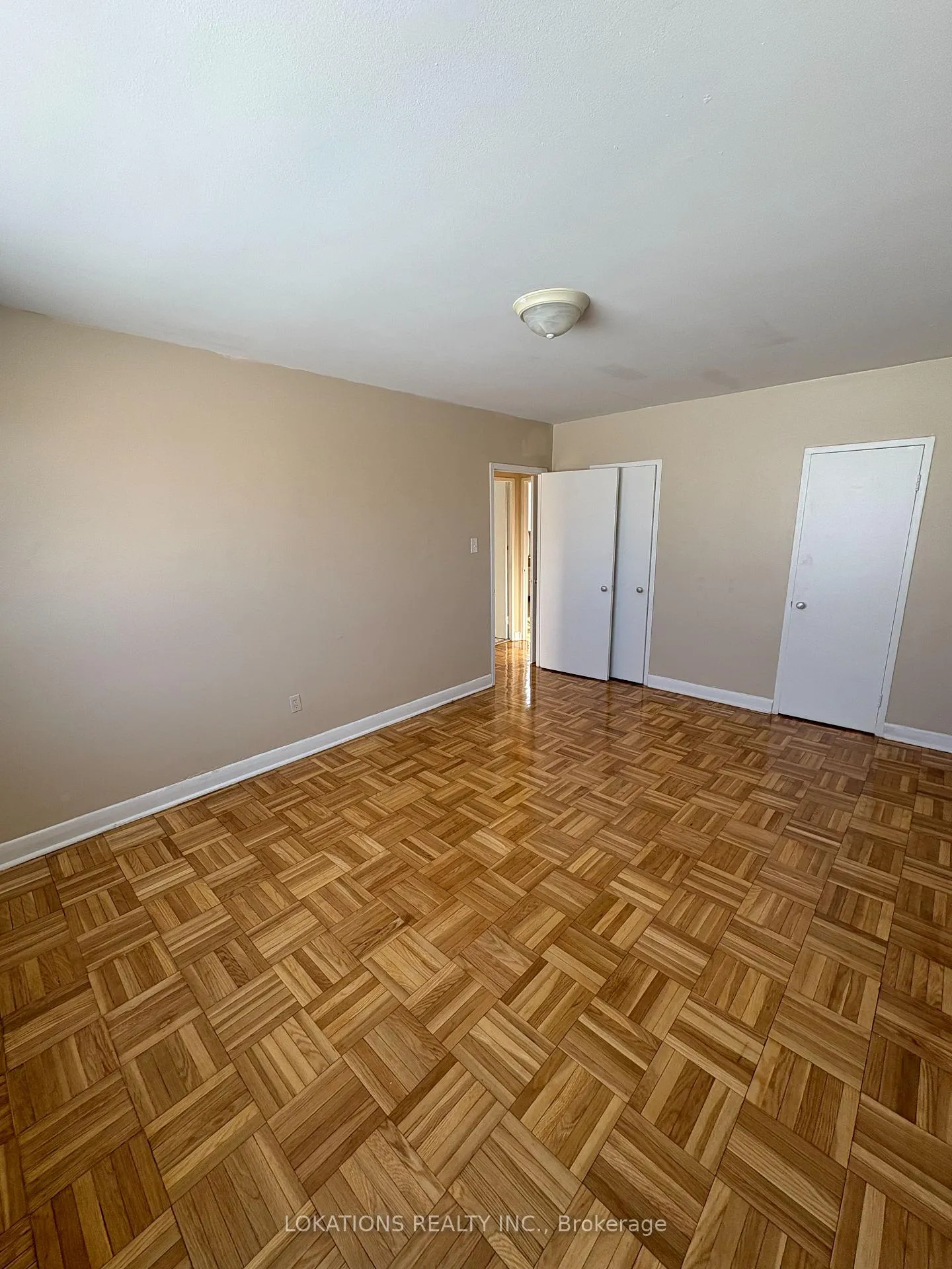 Photo 10 of Unit 313, 2135 Avenue Road, Toronto, Bedford Park-Nortown — HOMEH