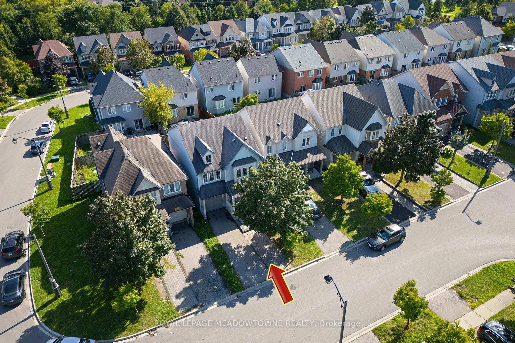 Photo 3 of 28 Norland Circle, Oshawa, Windfields — HOMEH