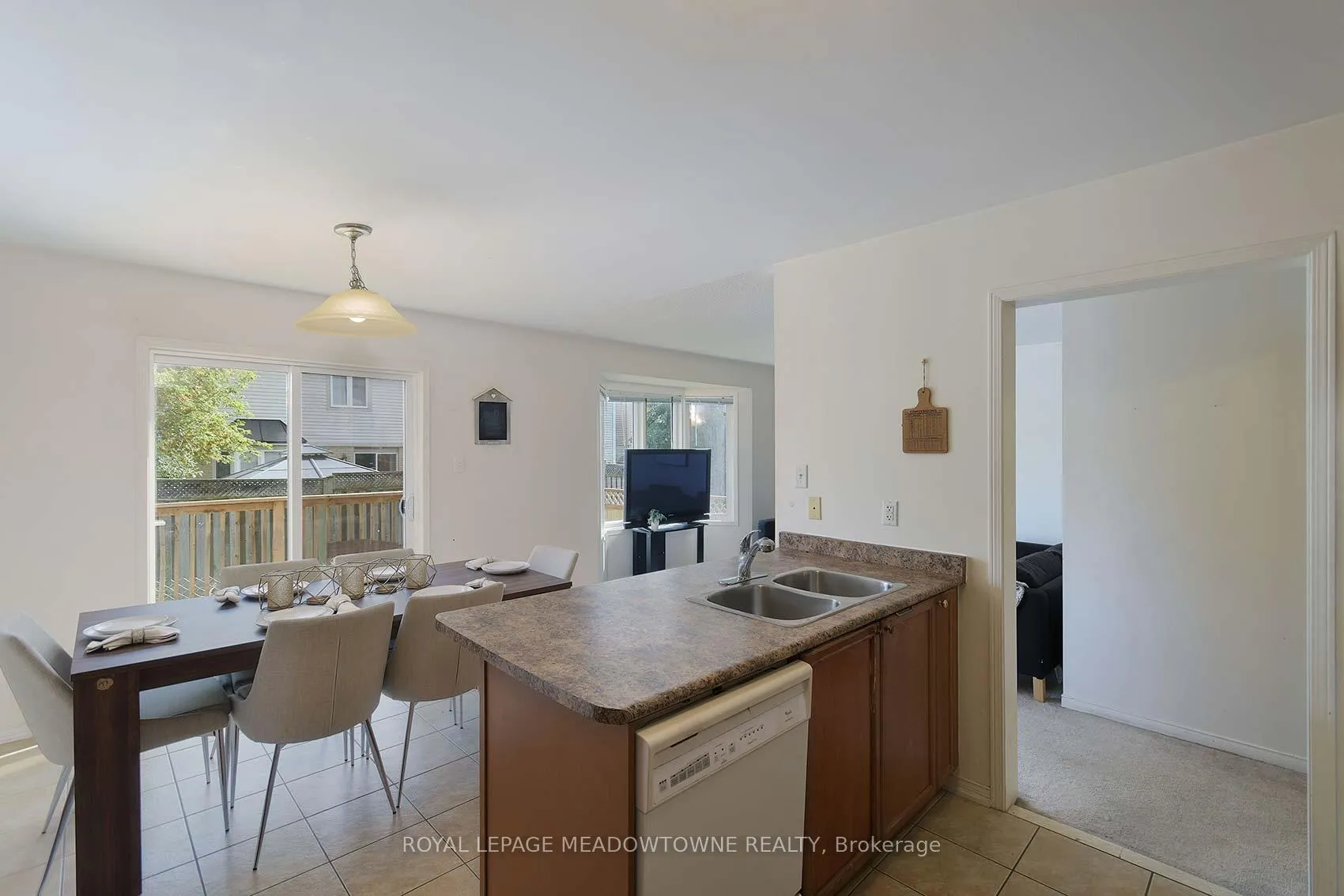 Photo 12 of 28 Norland Circle, Oshawa, Windfields — HOMEH