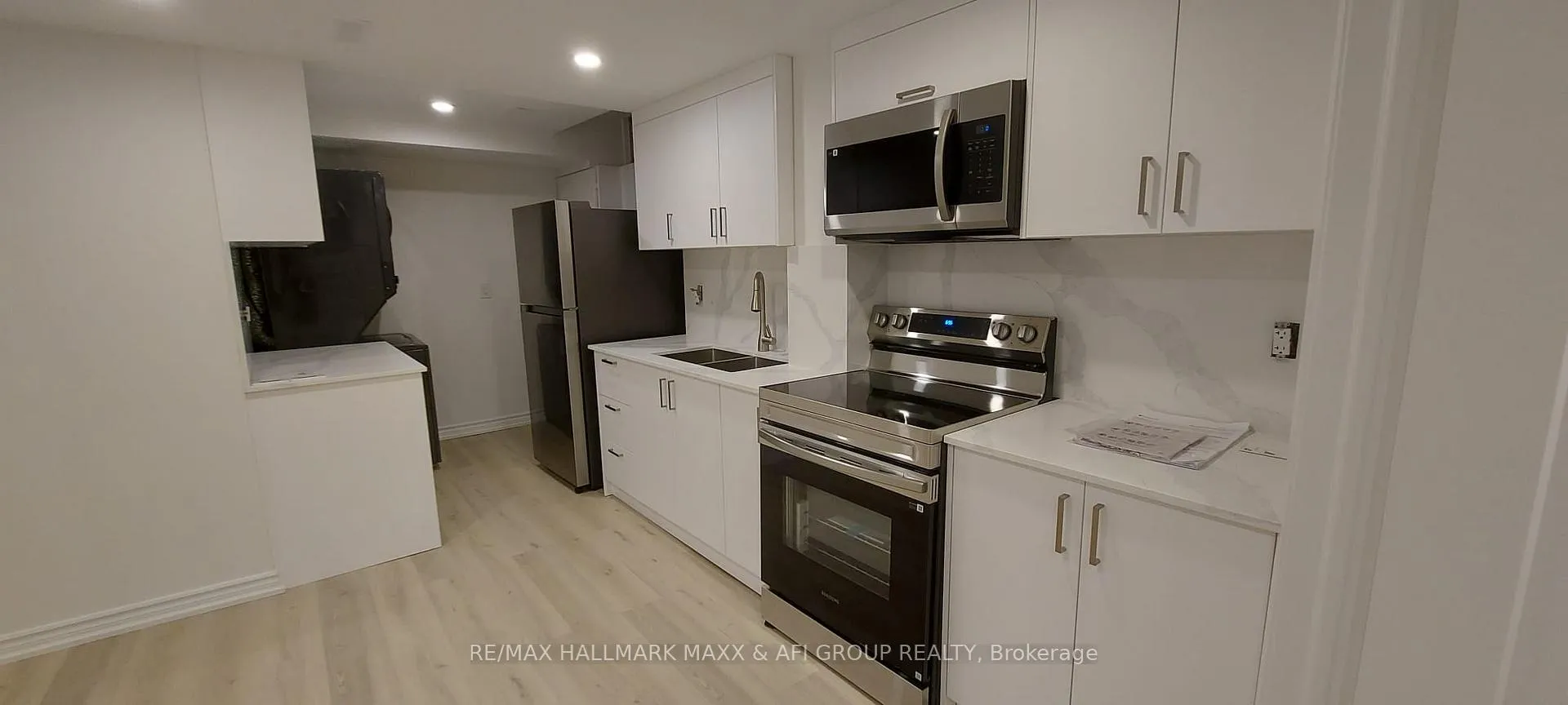 Photo 6 of Unit Lower, 568 Brownridge Drive, Vaughan, Brownridge — HOMEH