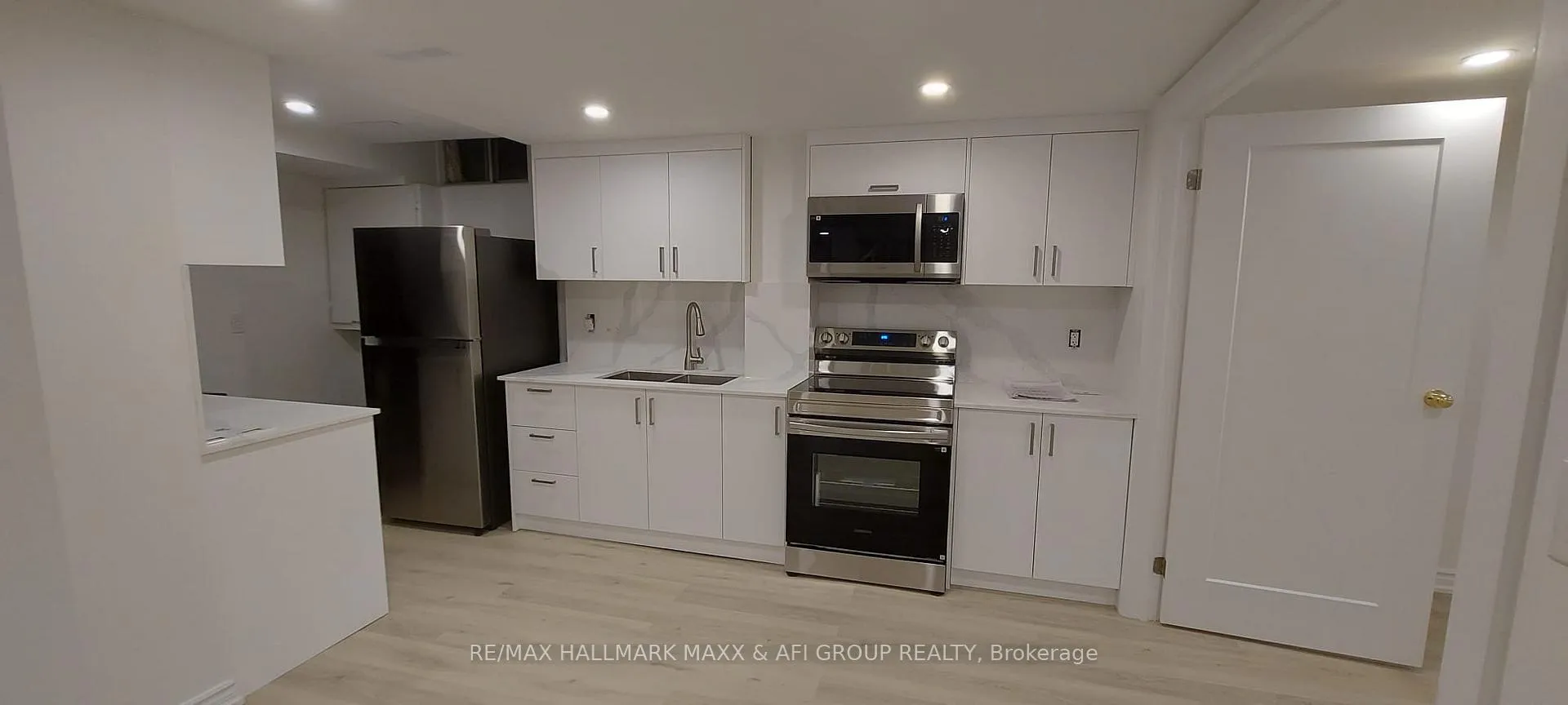 Photo 7 of Unit Lower, 568 Brownridge Drive, Vaughan, Brownridge — HOMEH