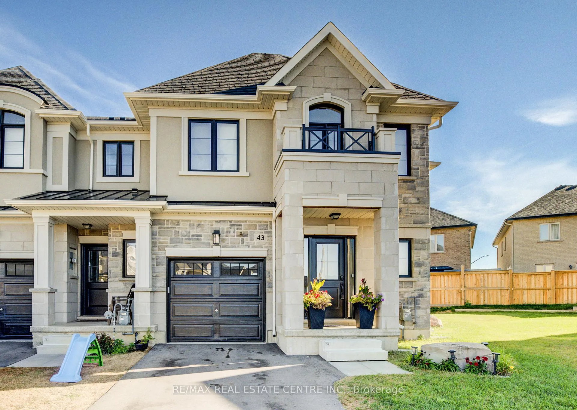 Photo 3 of 43 Genoa Drive, Hamilton, Ryckmans — HOMEH