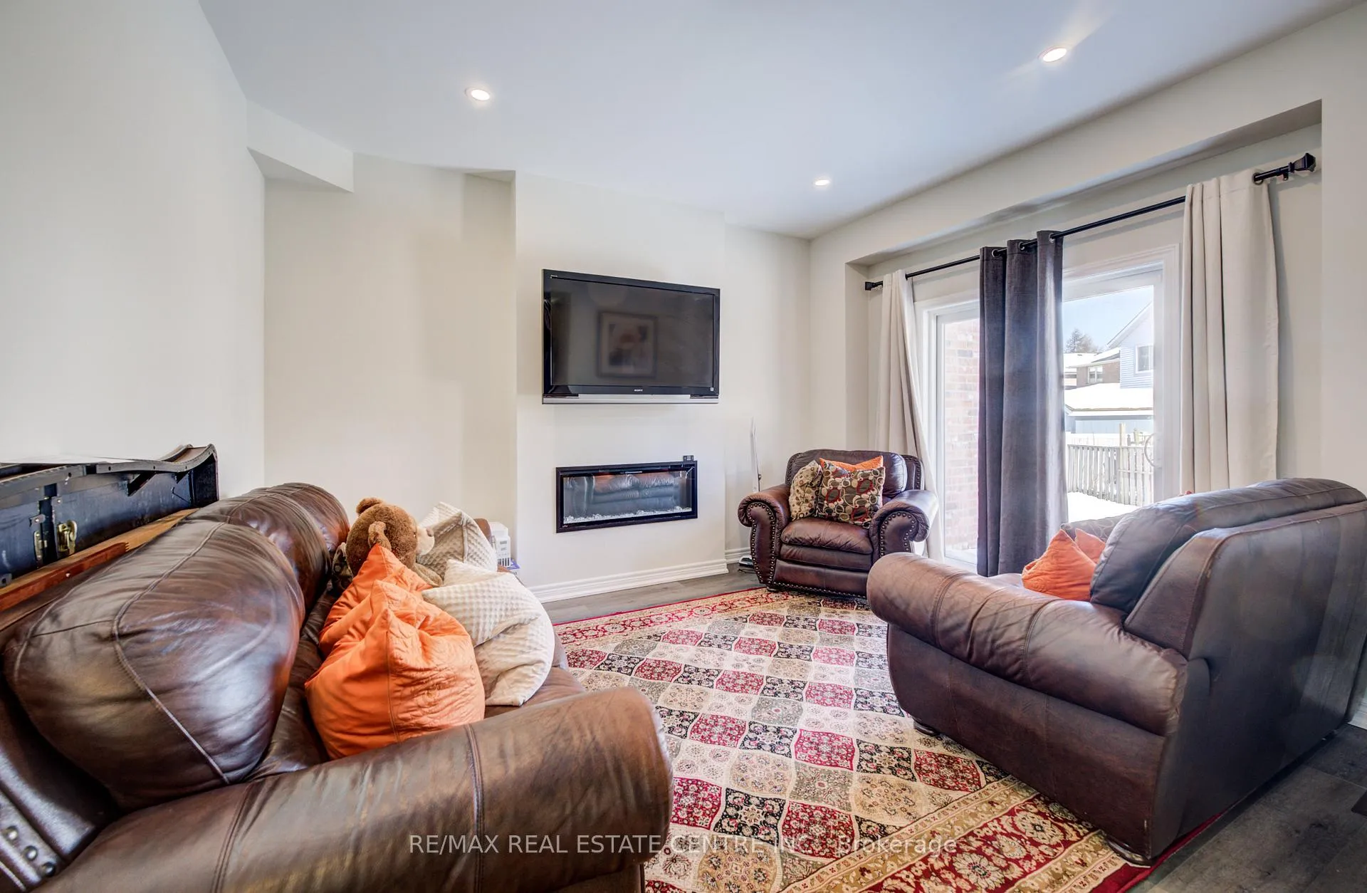 Photo 12 of 43 Genoa Drive, Hamilton, Ryckmans — HOMEH