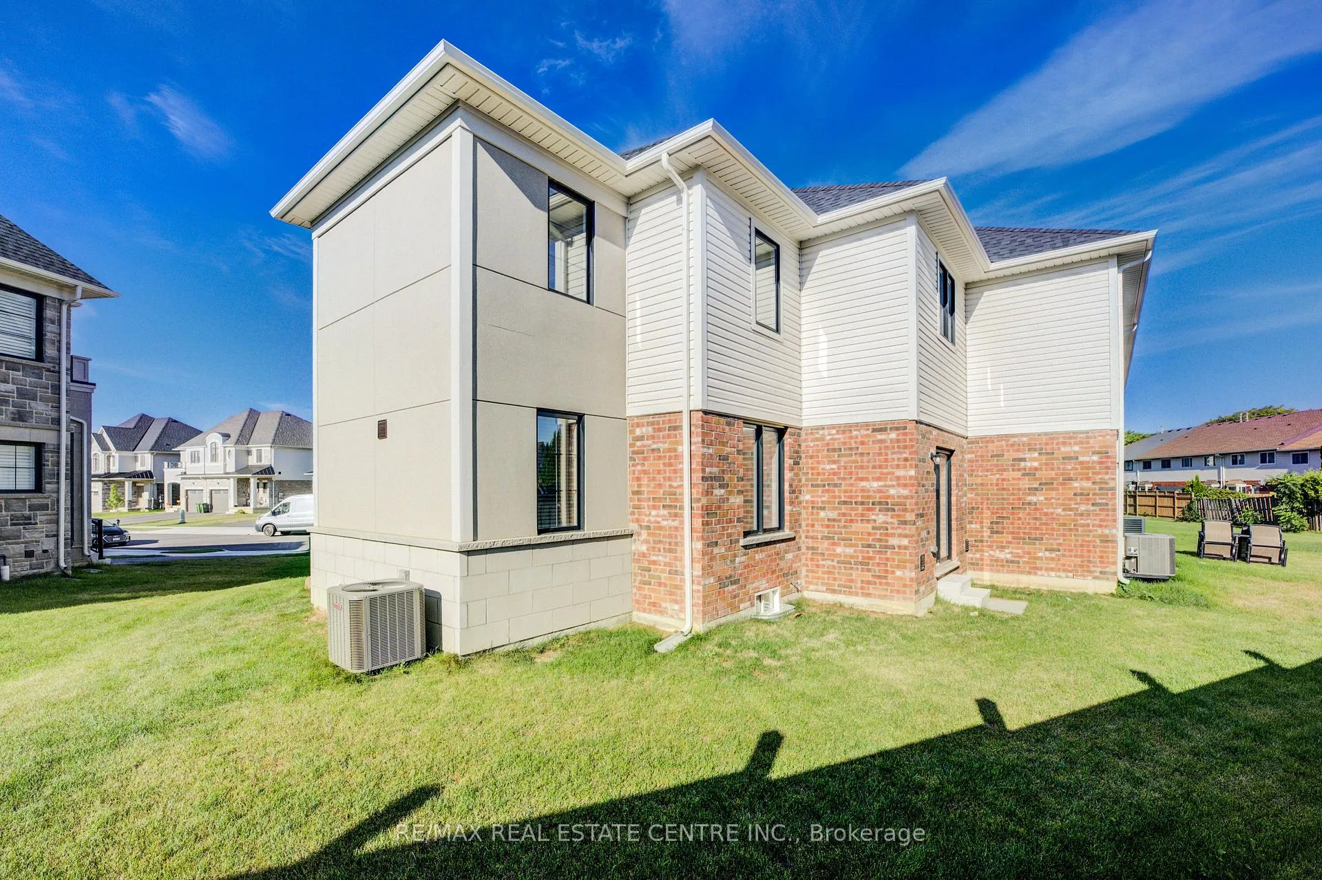 Photo 32 of 43 Genoa Drive, Hamilton, Ryckmans — HOMEH