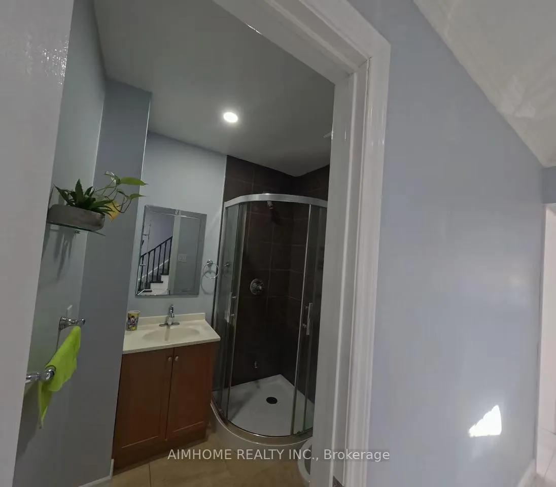 Photo 10 of 21 Halder Crescent, Markham, Milliken Mills East — HOMEH