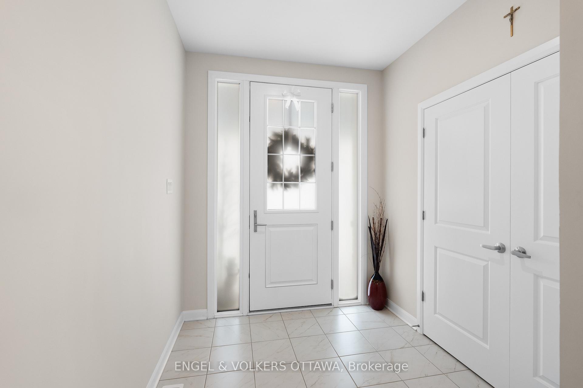 Photo 4 of 2053 Wanderer Avenue, Ottawa, Mahogany Community — HOMEH