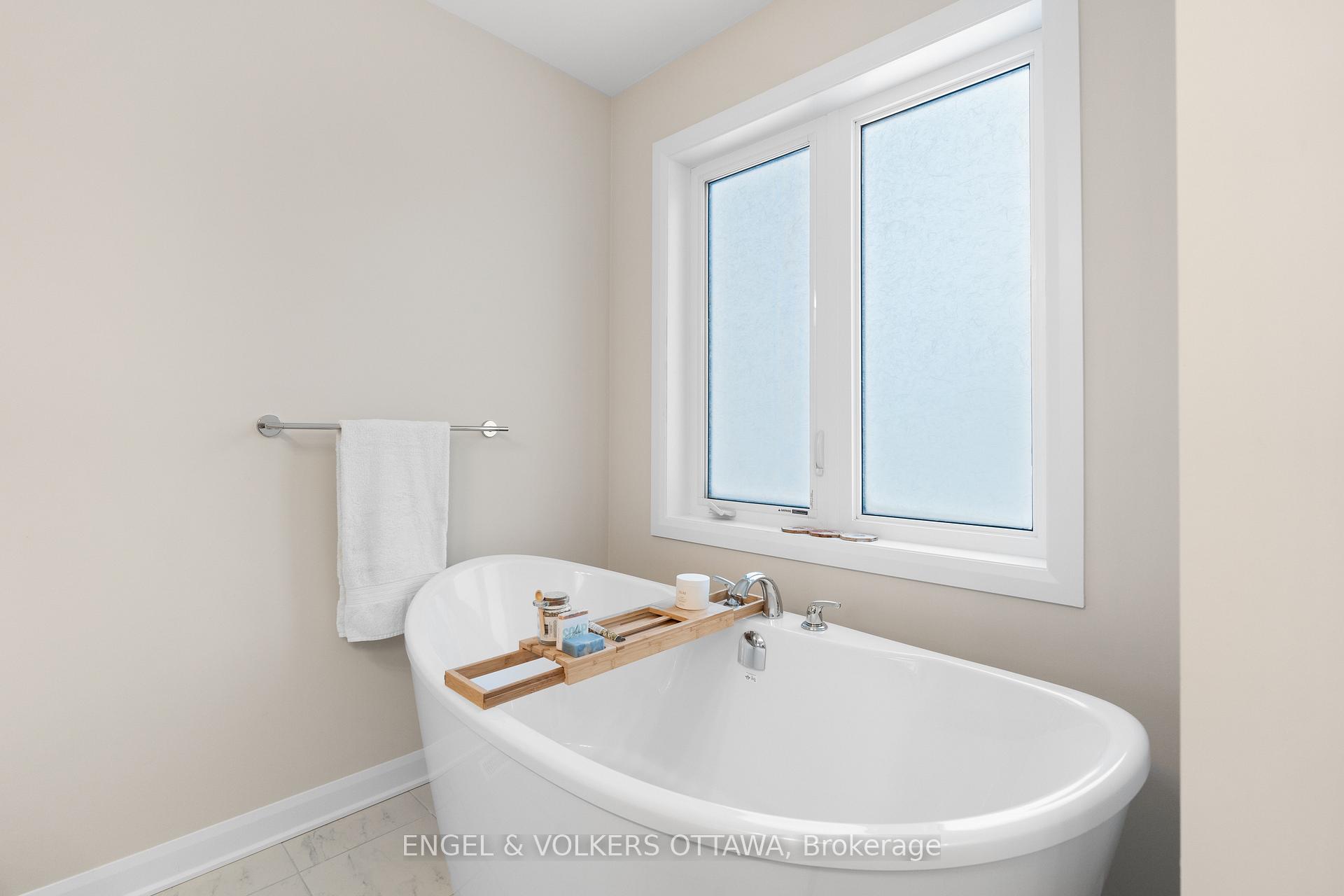 Photo 24 of 2053 Wanderer Avenue, Ottawa, Mahogany Community — HOMEH