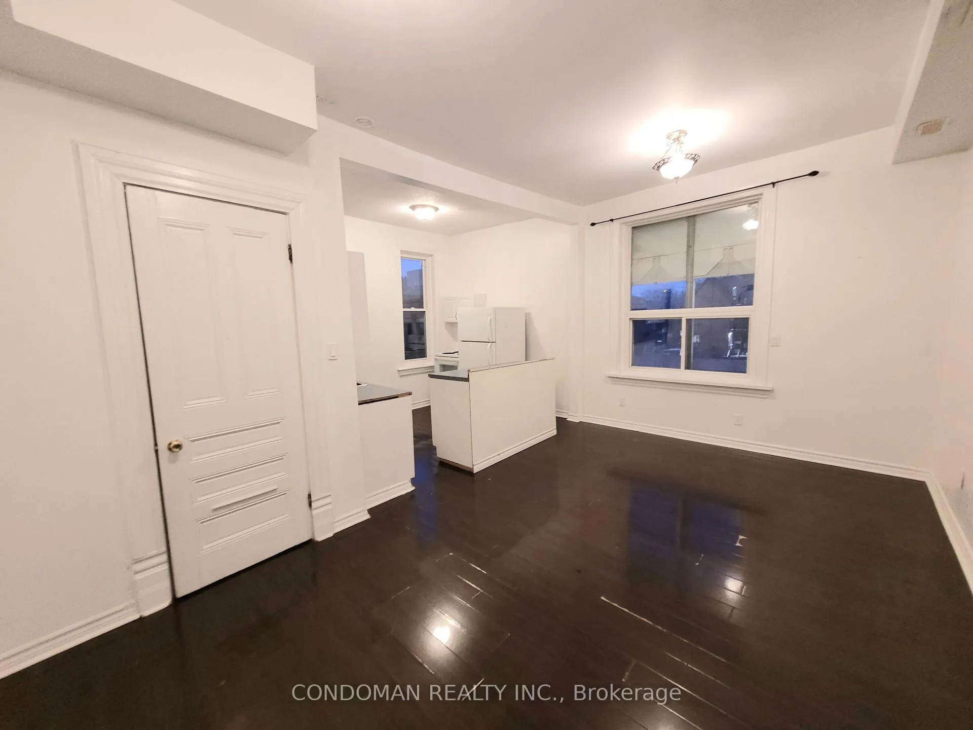 Front of Unit 5, 139 1/2 John Street S