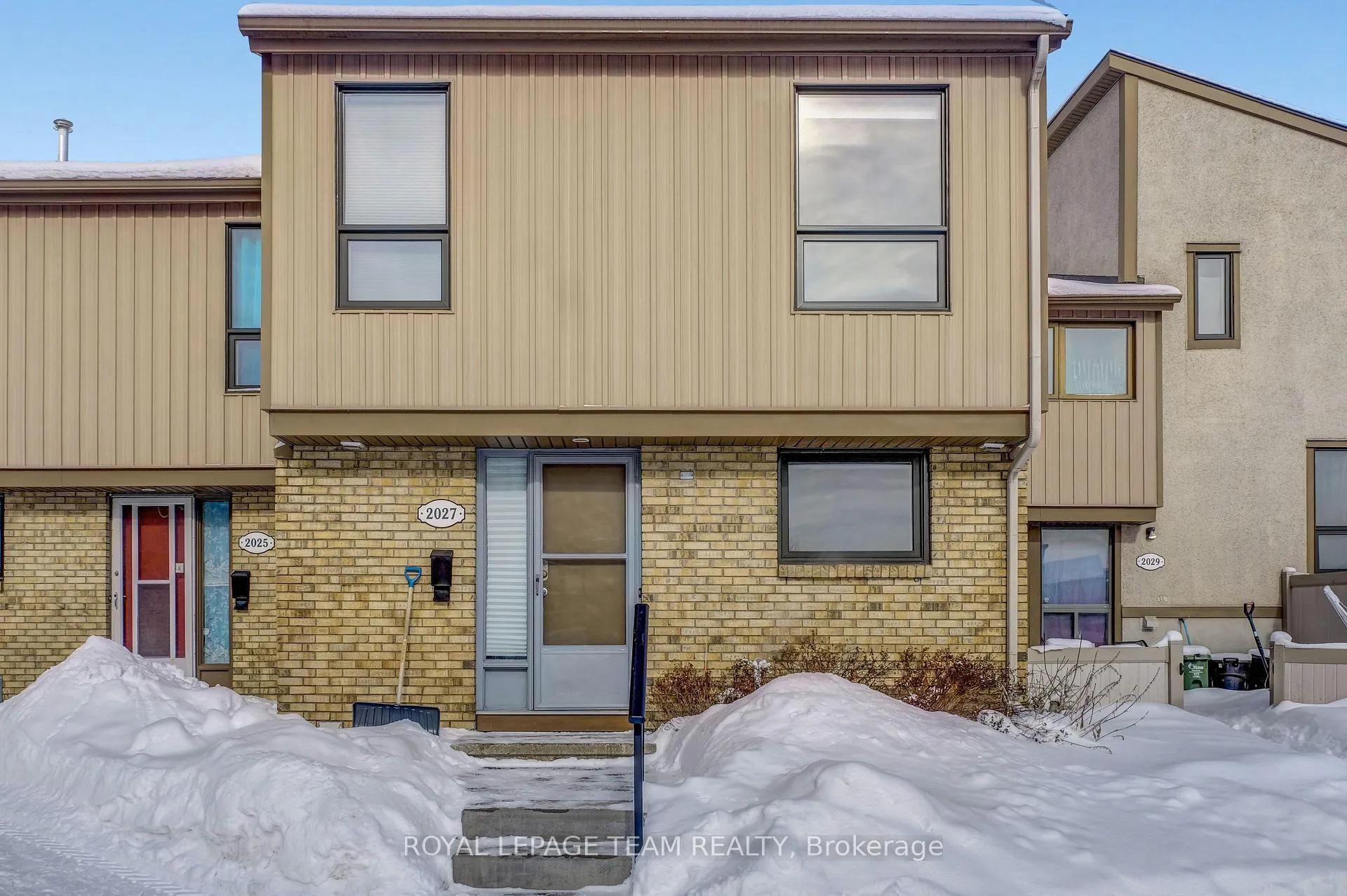 Front of Unit 35, 2027 Stonehenge Crescent