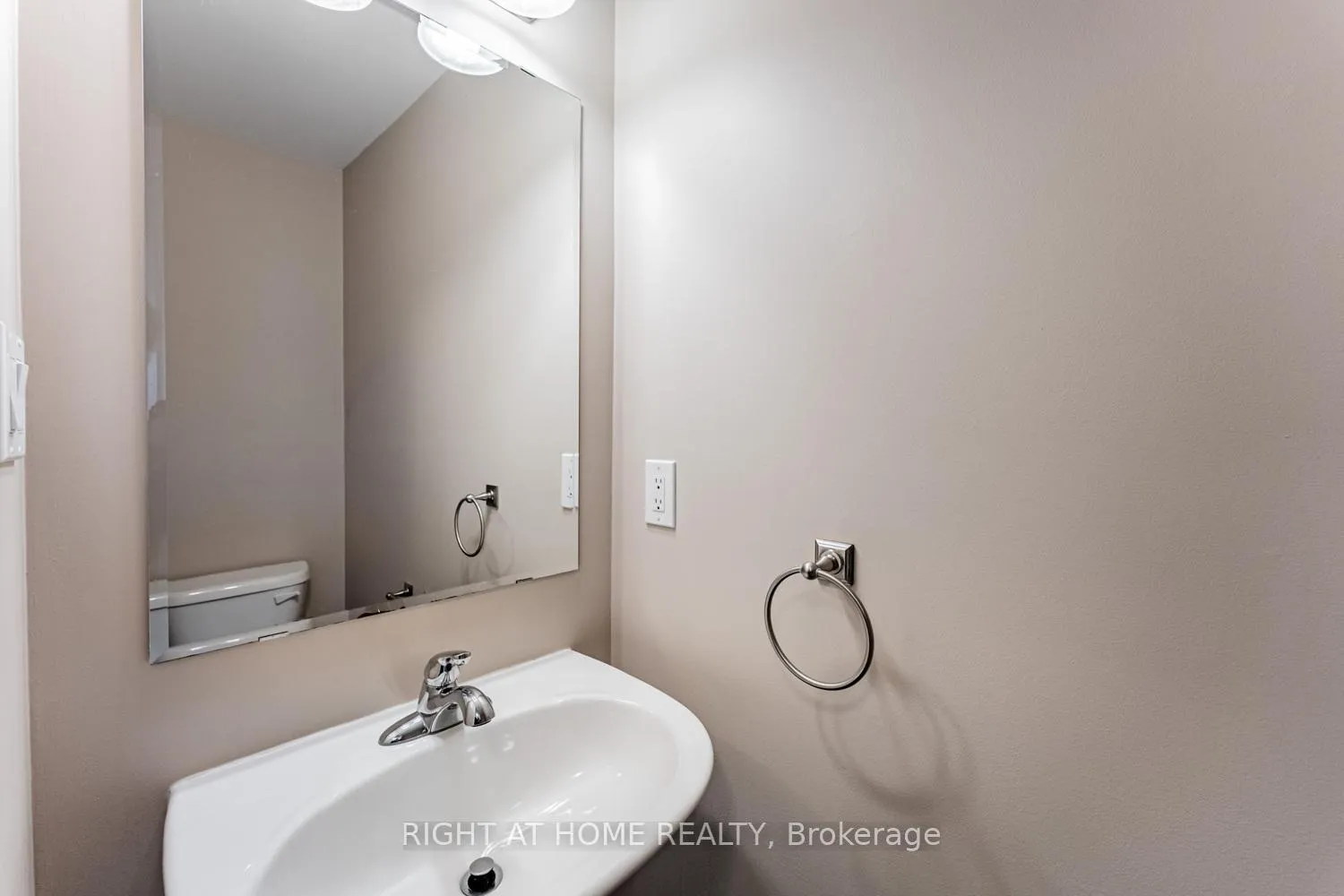 Photo 6 of 533 Cavanagh Lane, Milton, Willmott — HOMEH