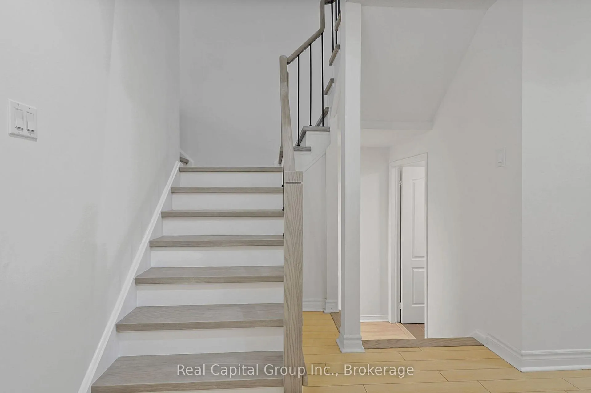 Photo 6 of 95 Alameda Circle E, Vaughan, Beverley Glen — HOMEH
