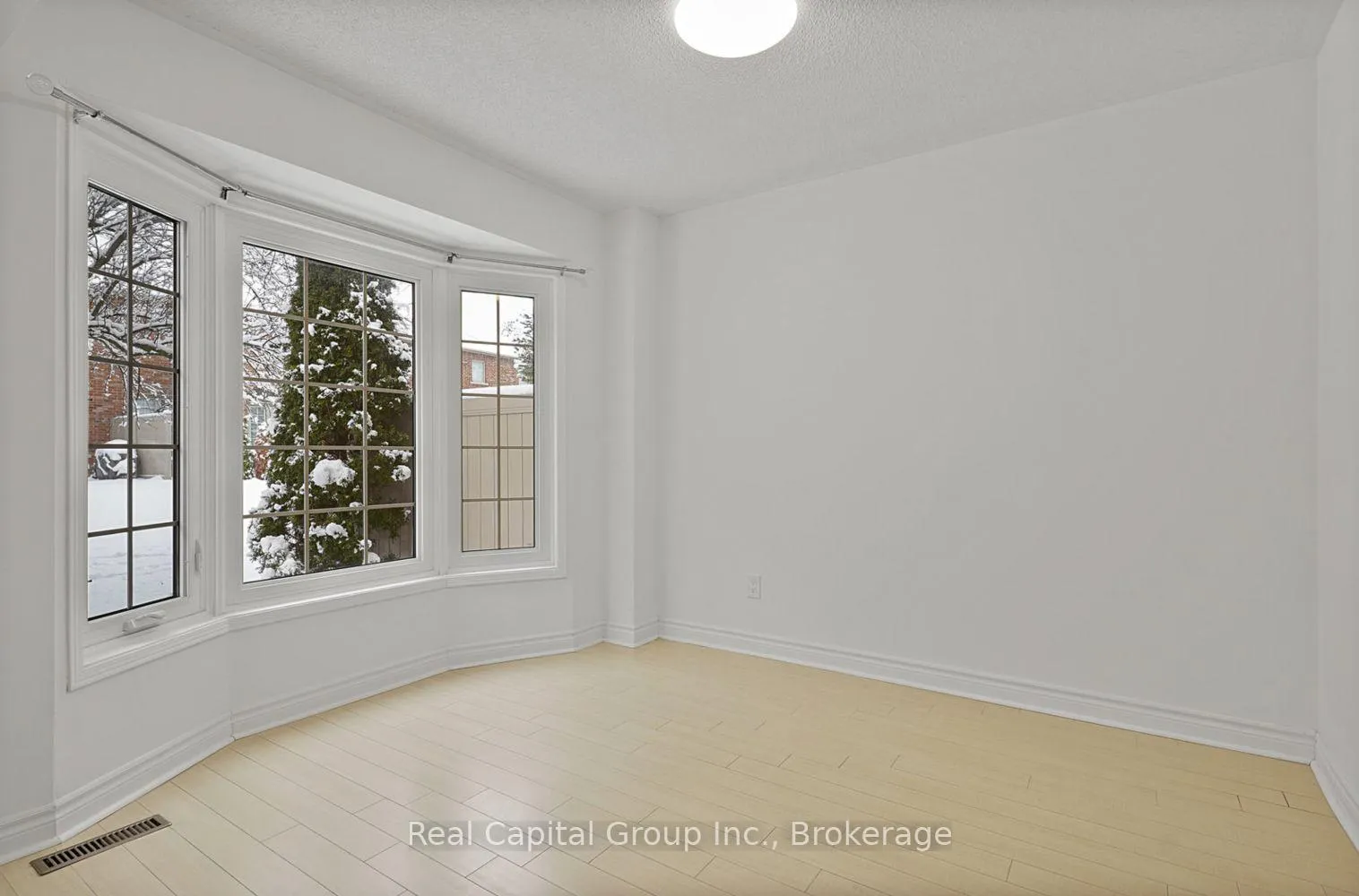 Photo 14 of 95 Alameda Circle E, Vaughan, Beverley Glen — HOMEH