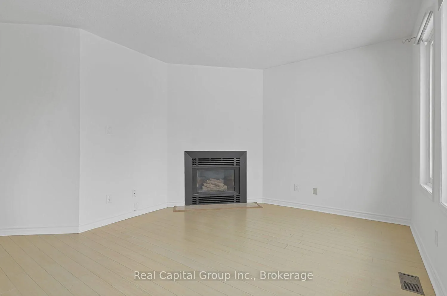 Photo 17 of 95 Alameda Circle E, Vaughan, Beverley Glen — HOMEH