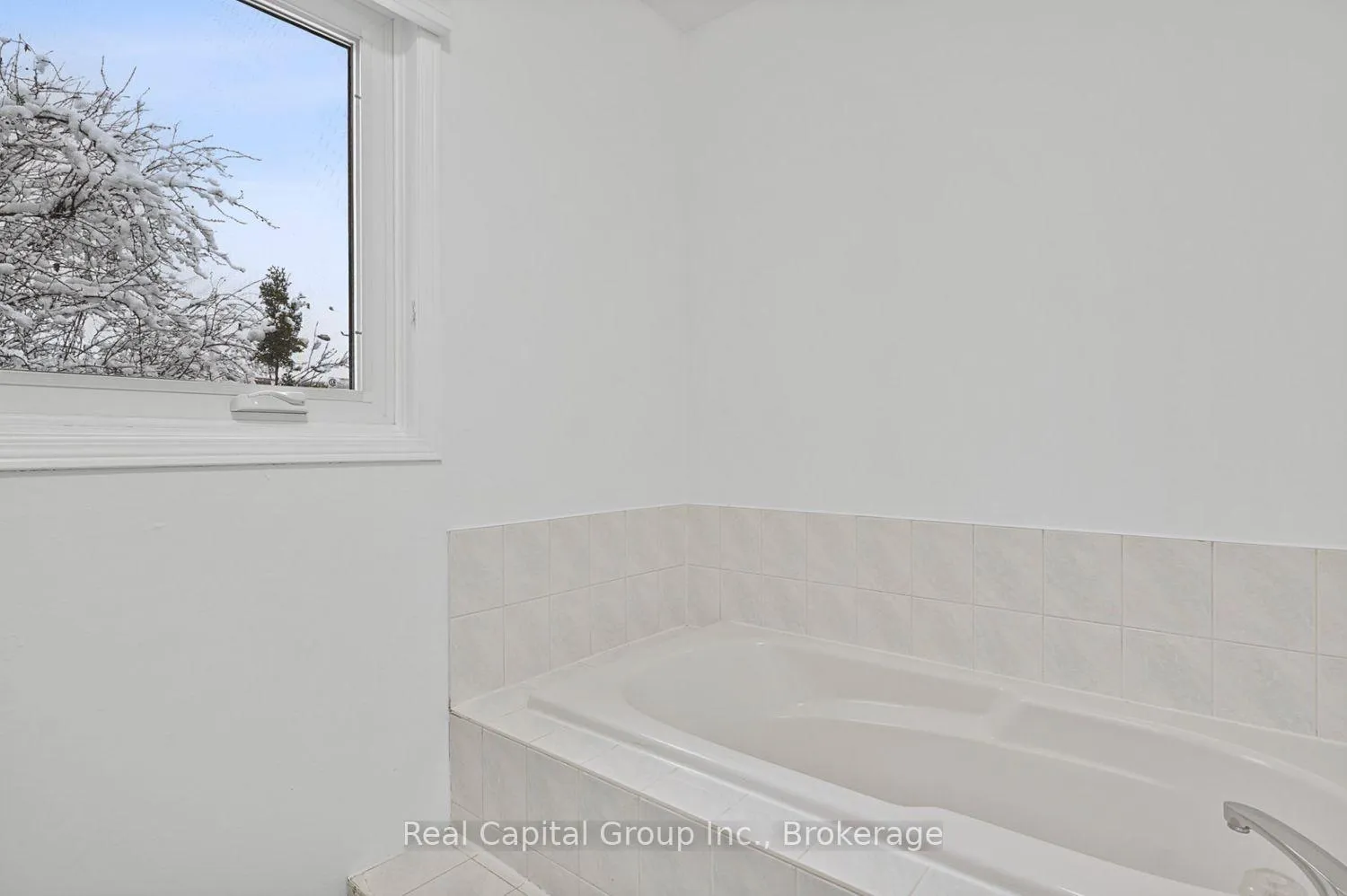 Photo 24 of 95 Alameda Circle E, Vaughan, Beverley Glen — HOMEH
