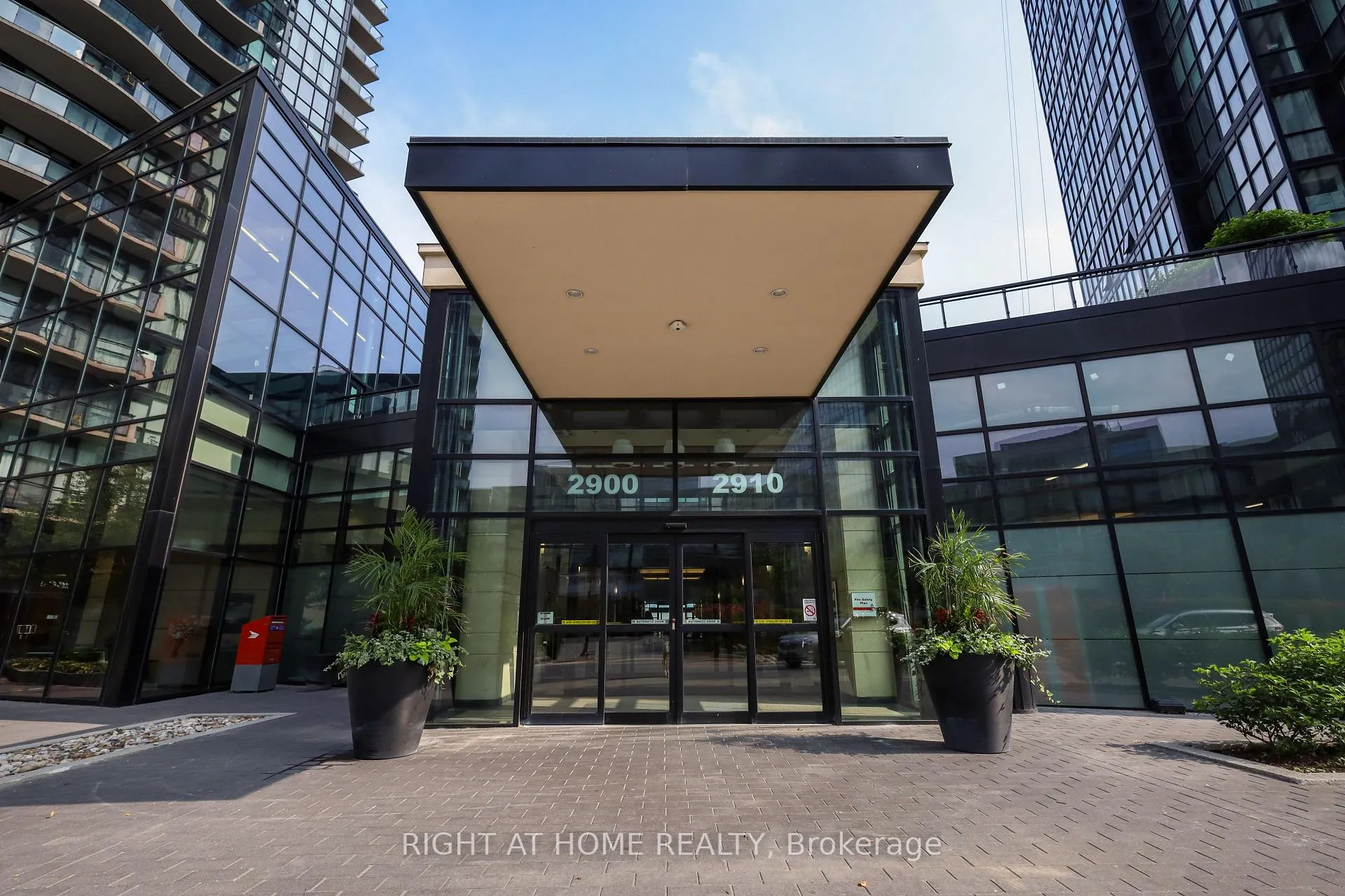 Photo 3 of Unit 3105, 2910 Highway 7 Avenue, Vaughan, Concord — HOMEH