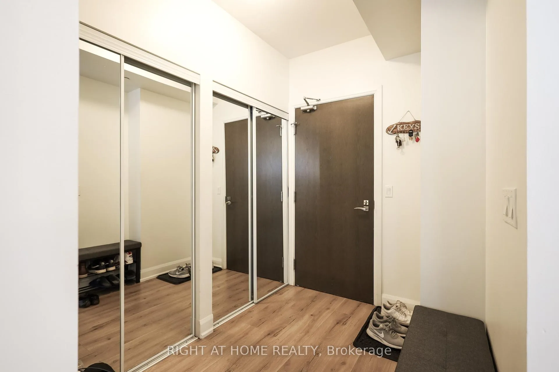 Photo 4 of Unit 3105, 2910 Highway 7 Avenue, Vaughan, Concord — HOMEH