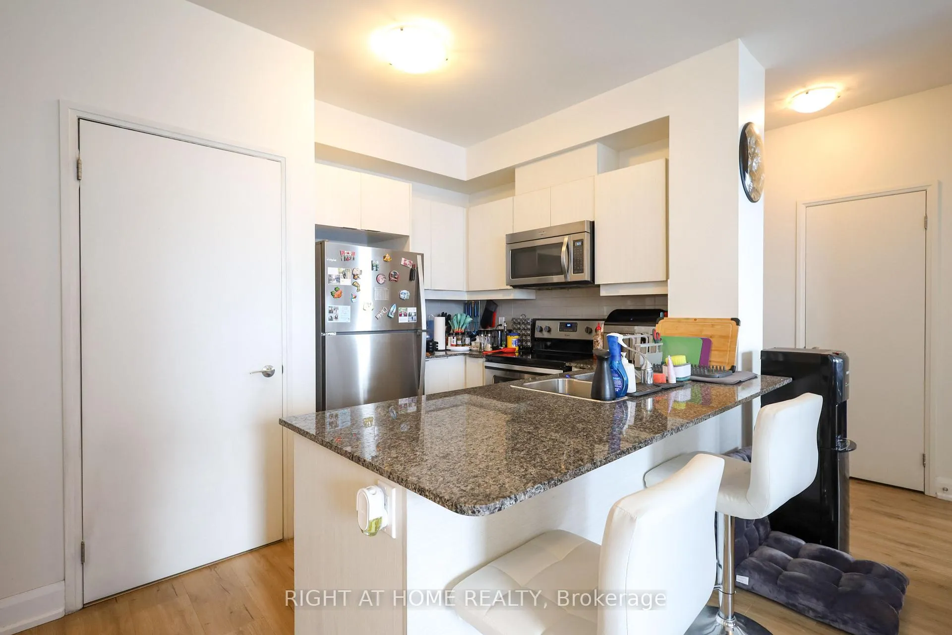 Photo 5 of Unit 3105, 2910 Highway 7 Avenue, Vaughan, Concord — HOMEH