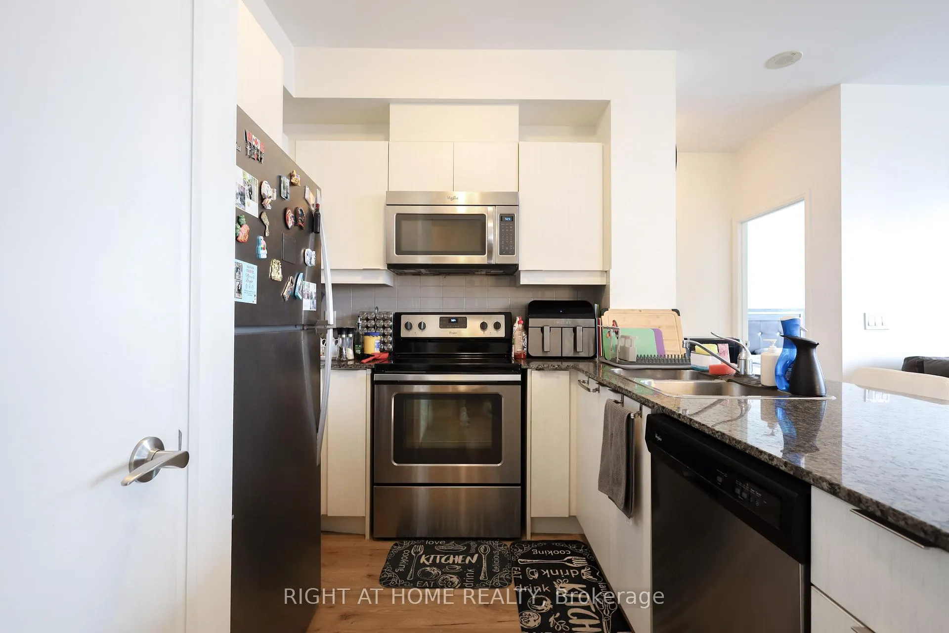 Photo 6 of Unit 3105, 2910 Highway 7 Avenue, Vaughan, Concord — HOMEH