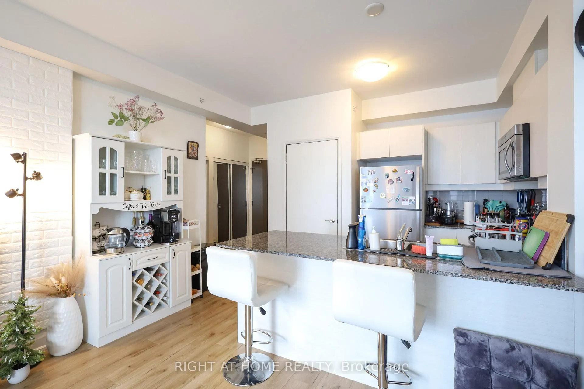 Photo 8 of Unit 3105, 2910 Highway 7 Avenue, Vaughan, Concord — HOMEH