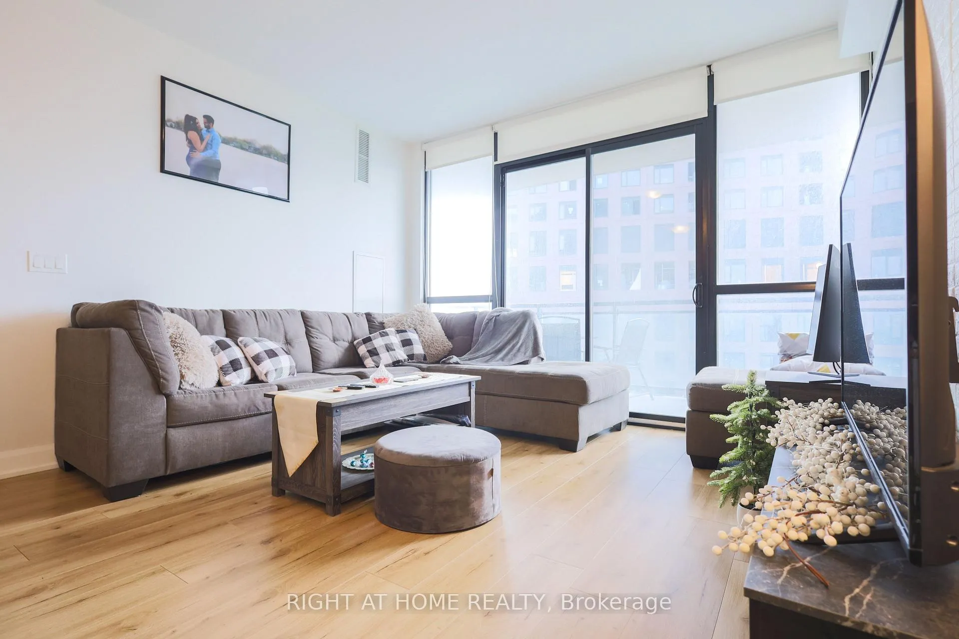 Photo 9 of Unit 3105, 2910 Highway 7 Avenue, Vaughan, Concord — HOMEH