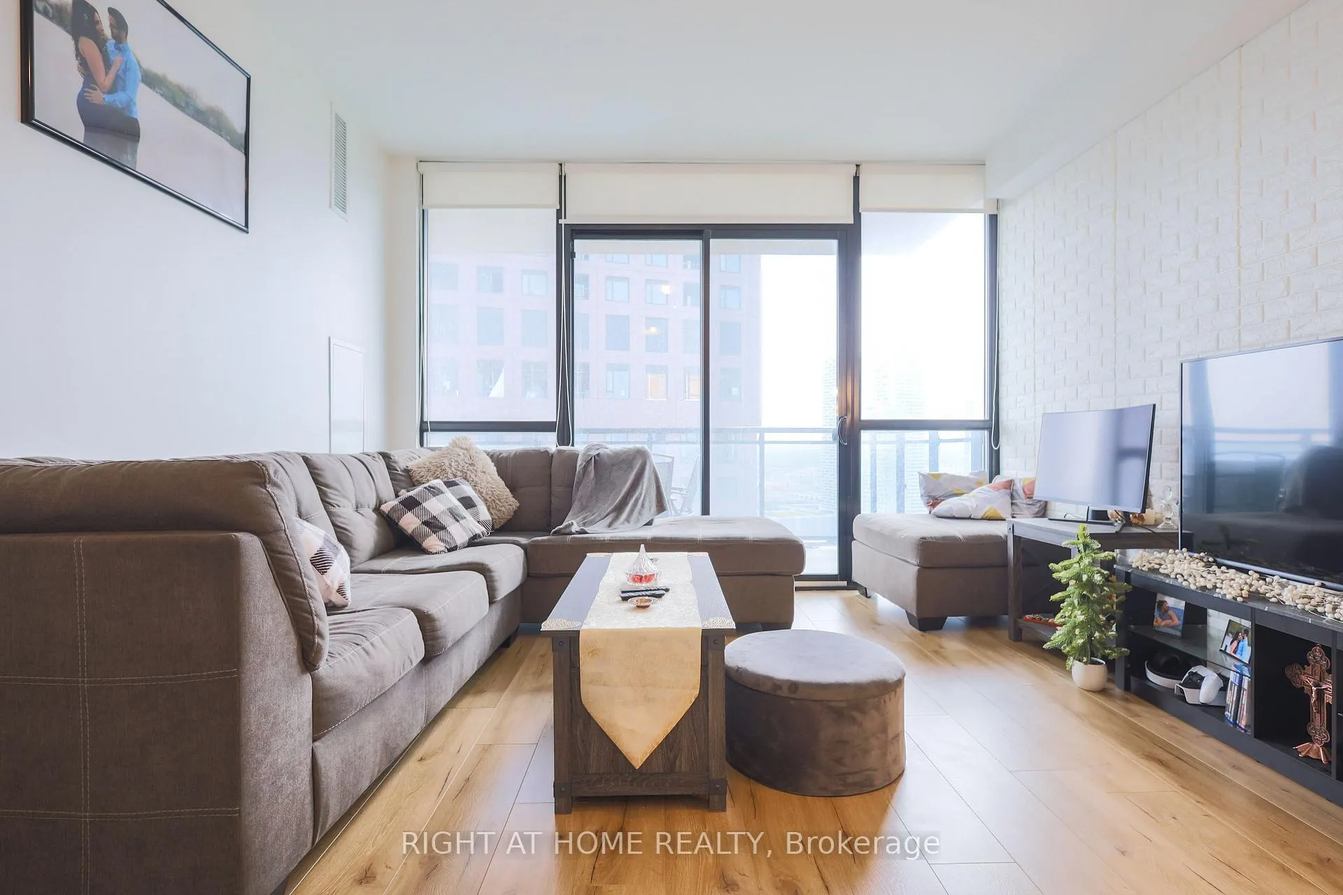 Photo 10 of Unit 3105, 2910 Highway 7 Avenue, Vaughan, Concord — HOMEH