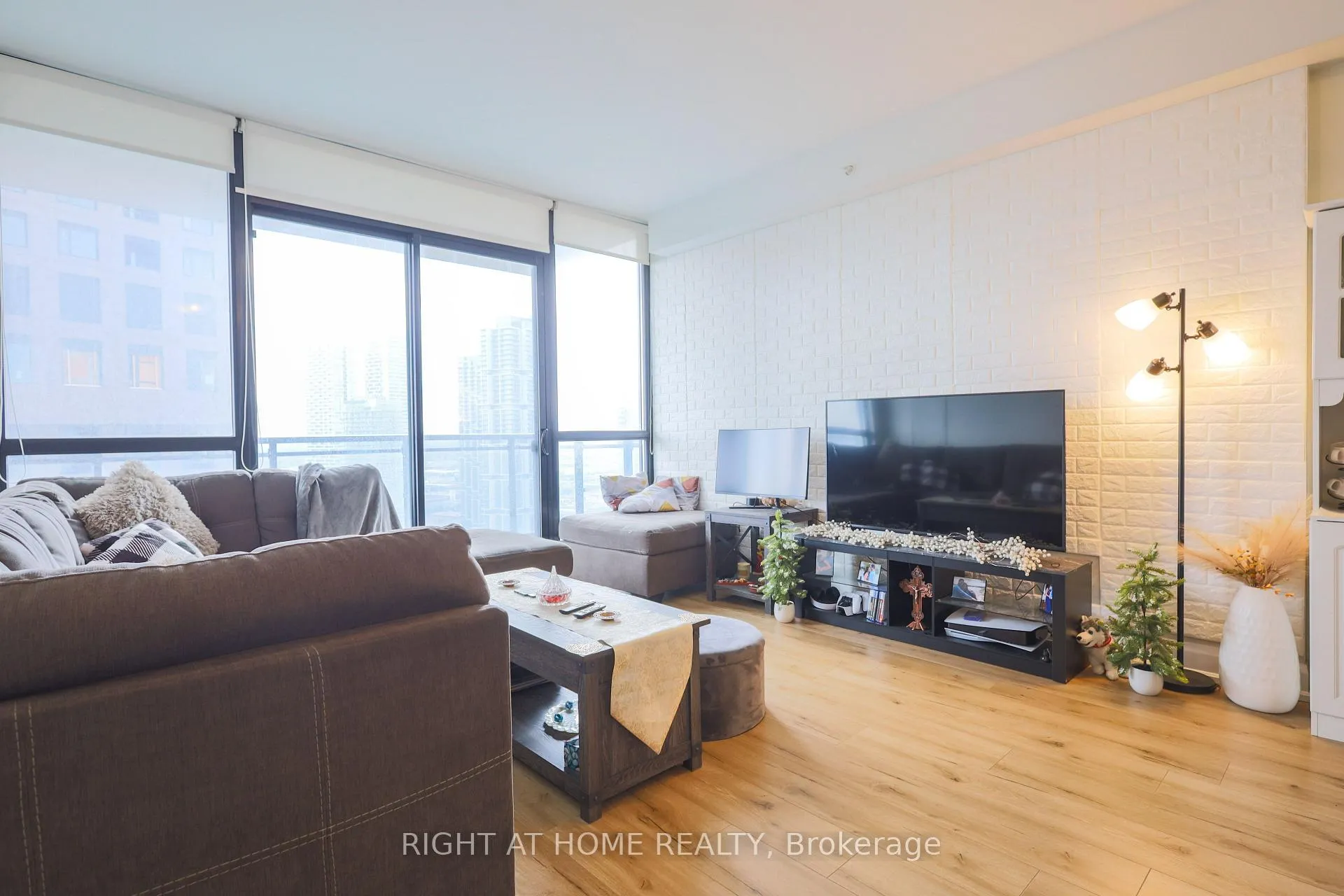 Photo 11 of Unit 3105, 2910 Highway 7 Avenue, Vaughan, Concord — HOMEH