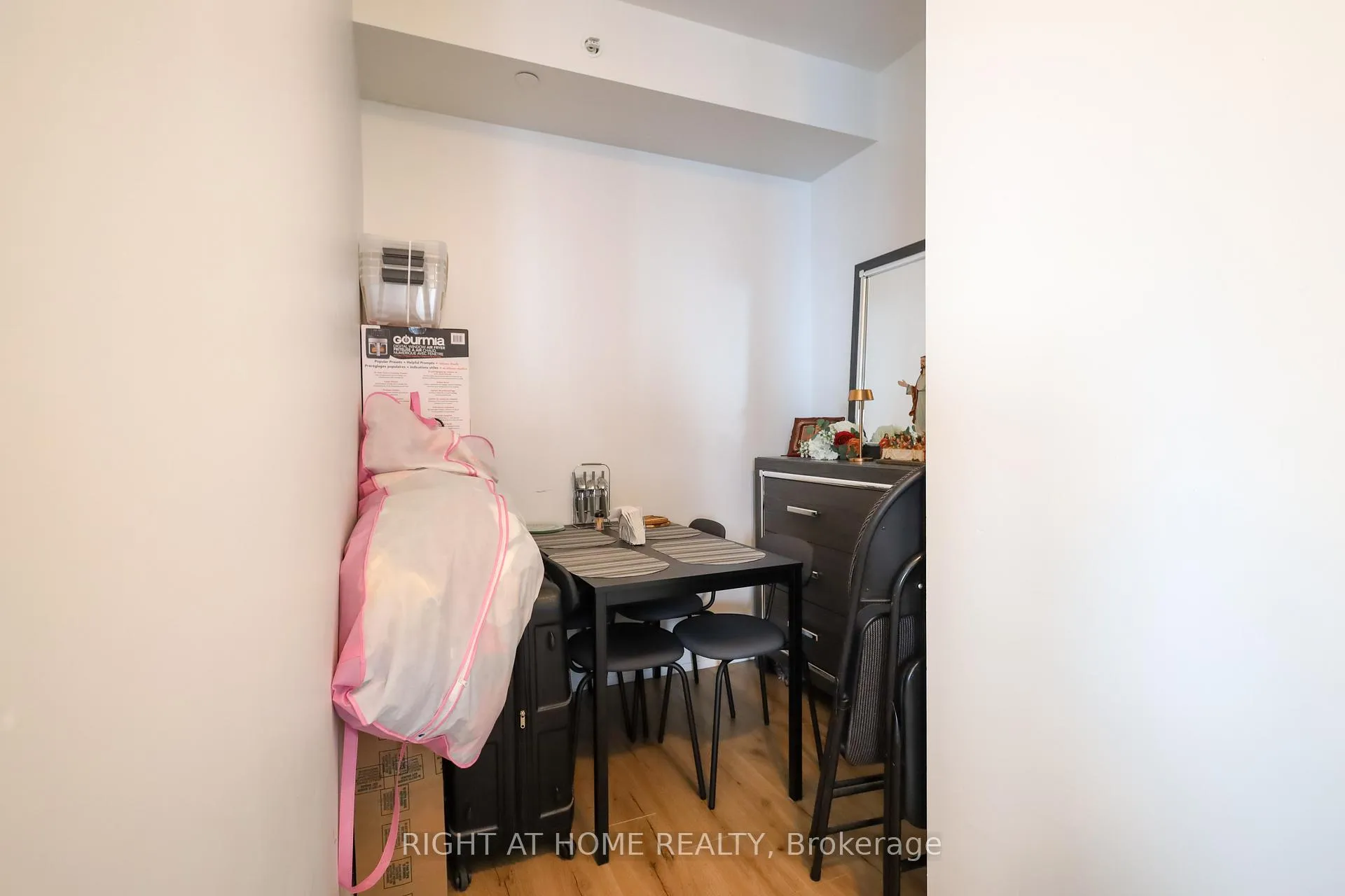 Photo 15 of Unit 3105, 2910 Highway 7 Avenue, Vaughan, Concord — HOMEH