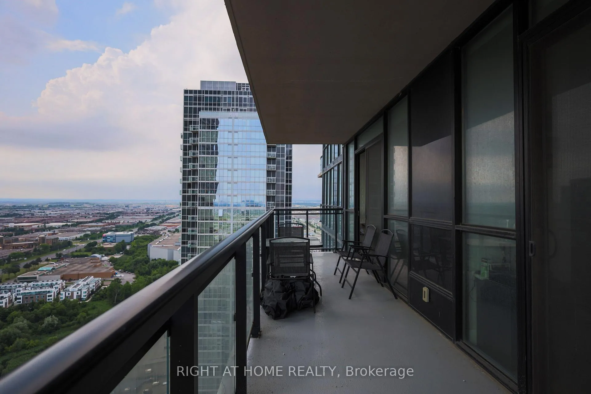 Photo 26 of Unit 3105, 2910 Highway 7 Avenue, Vaughan, Concord — HOMEH