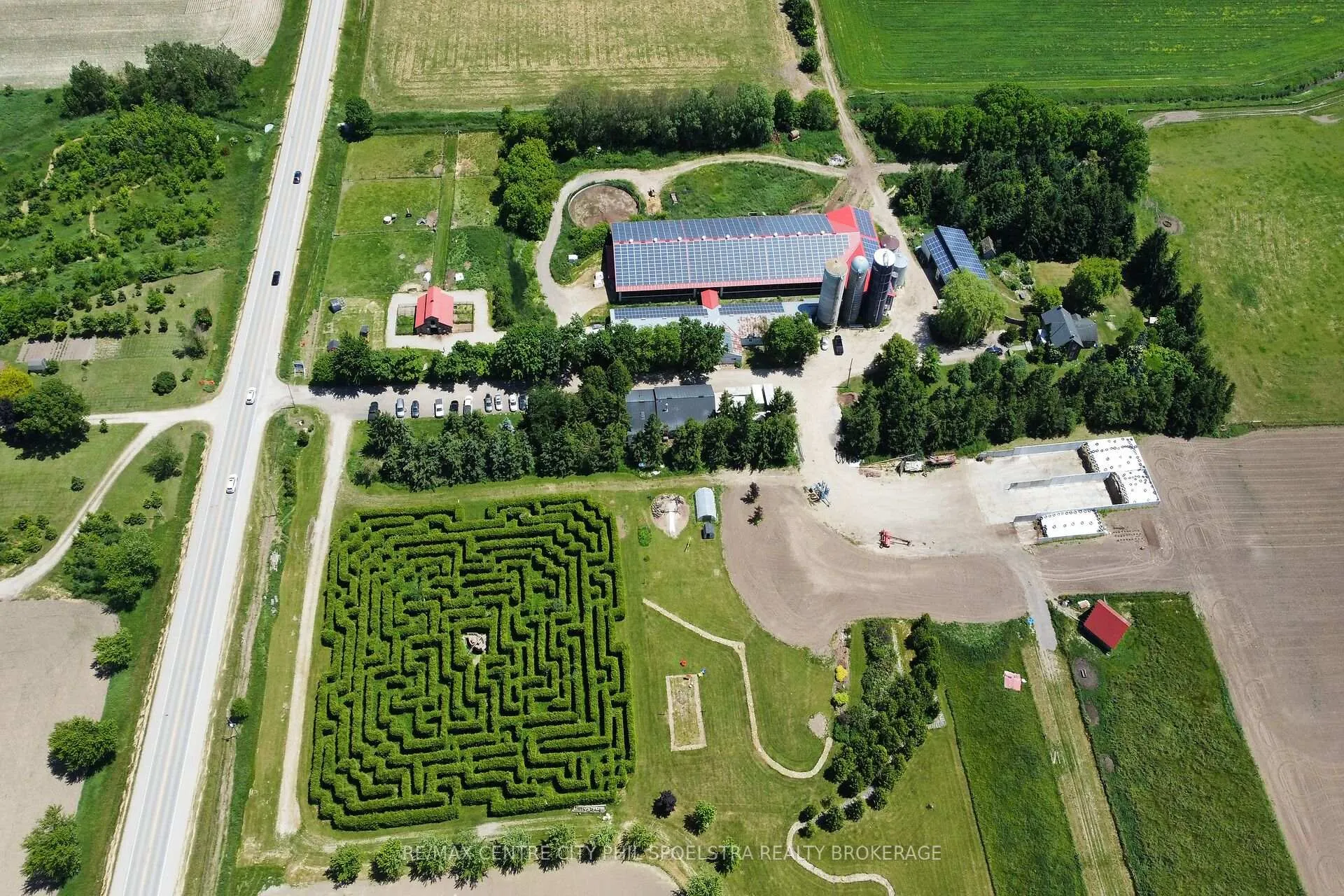 Photo 3 of 8548 Wellington Road, Mapleton, Rural Mapleton — HOMEH