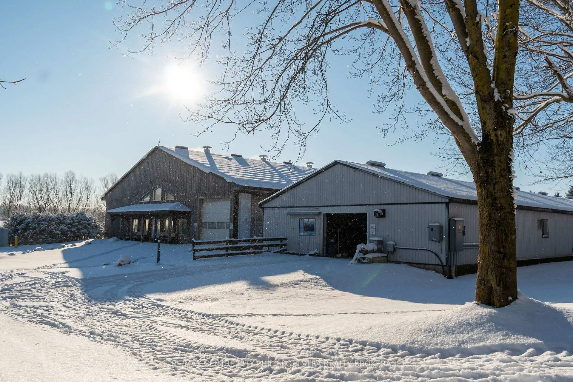 Photo 5 of 8548 Wellington Road, Mapleton, Rural Mapleton — HOMEH