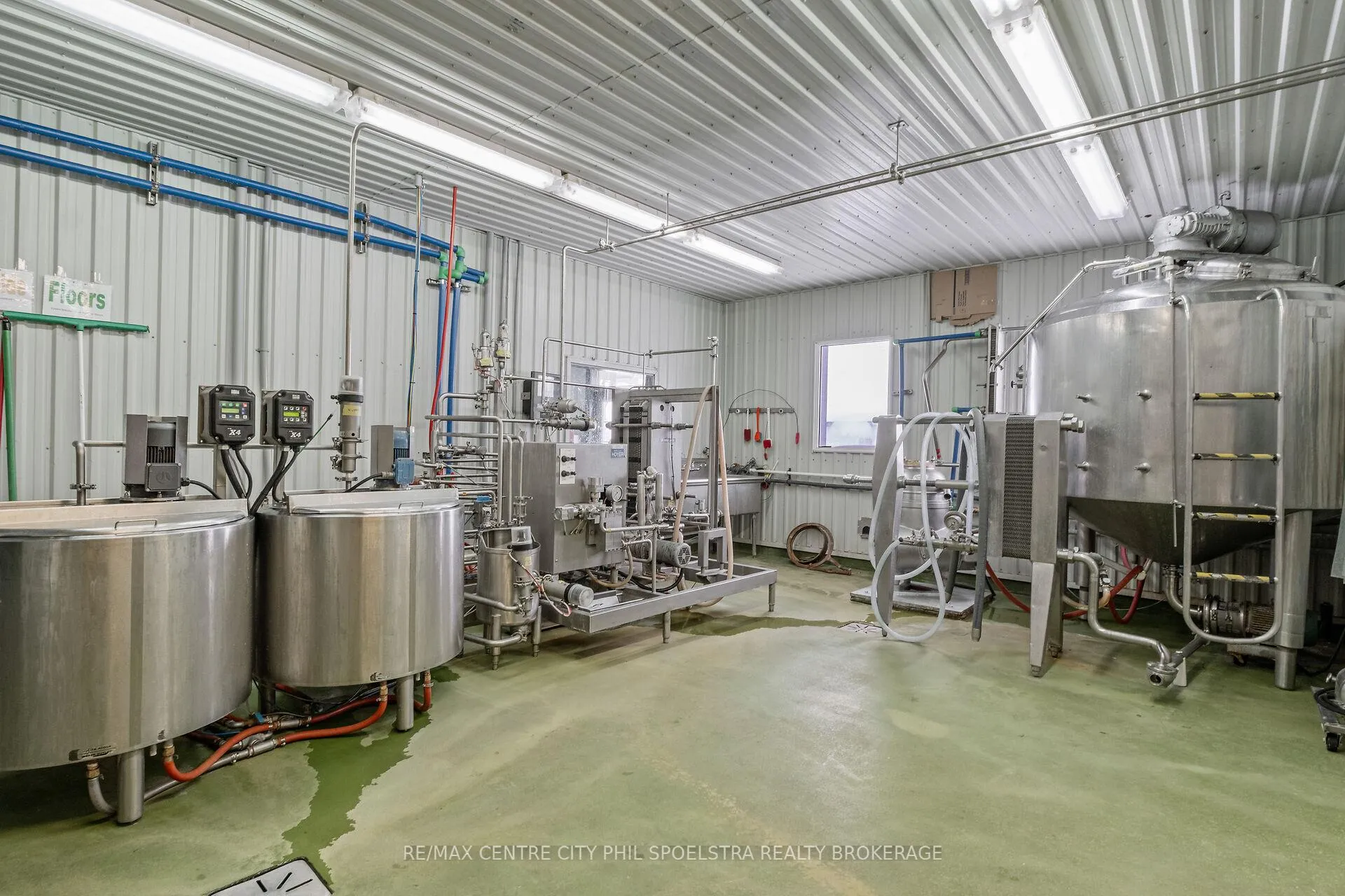 Photo 16 of 8548 Wellington Road, Mapleton, Rural Mapleton — HOMEH