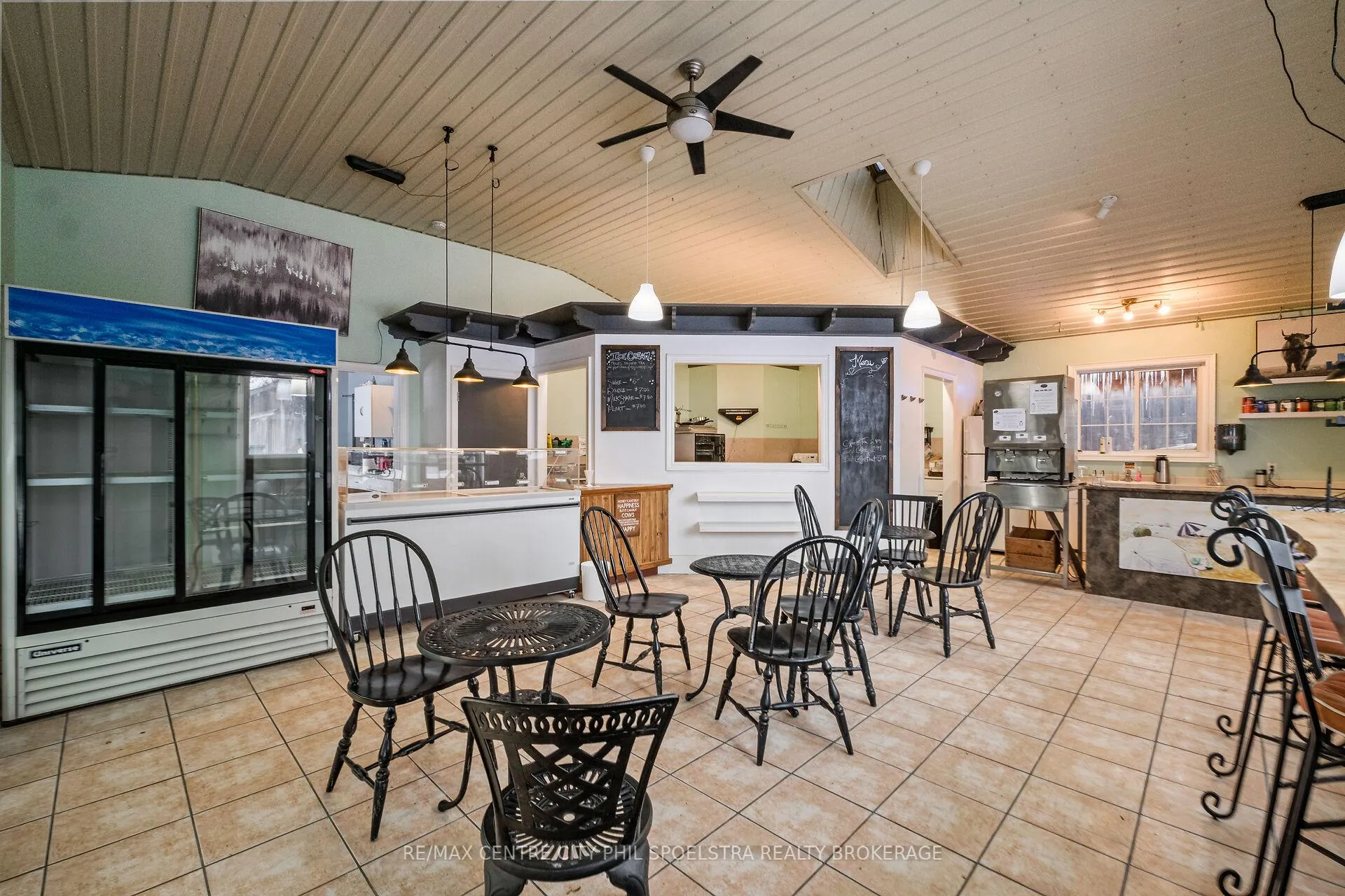 Photo 19 of 8548 Wellington Road, Mapleton, Rural Mapleton — HOMEH