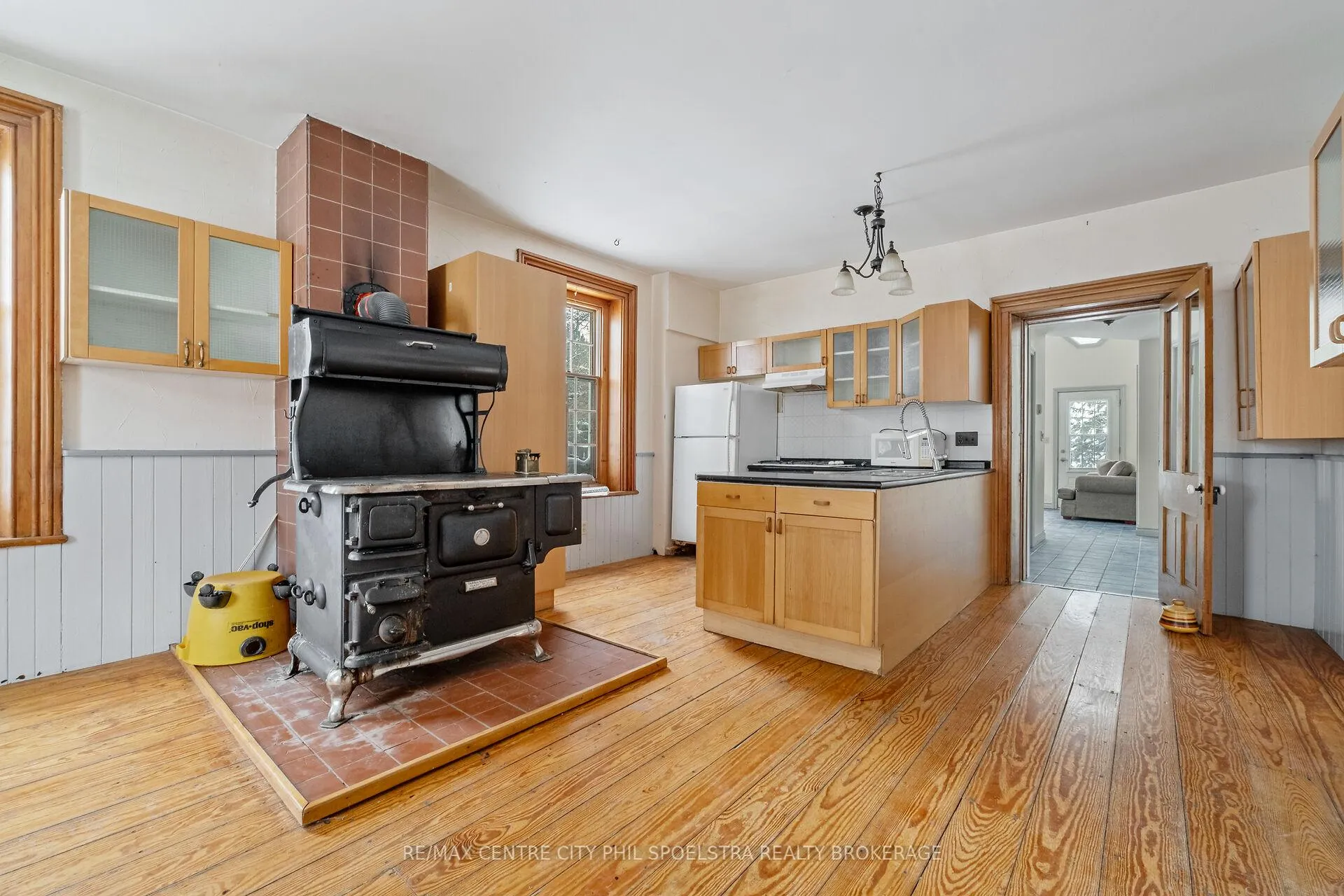 Photo 26 of 8548 Wellington Road, Mapleton, Rural Mapleton — HOMEH