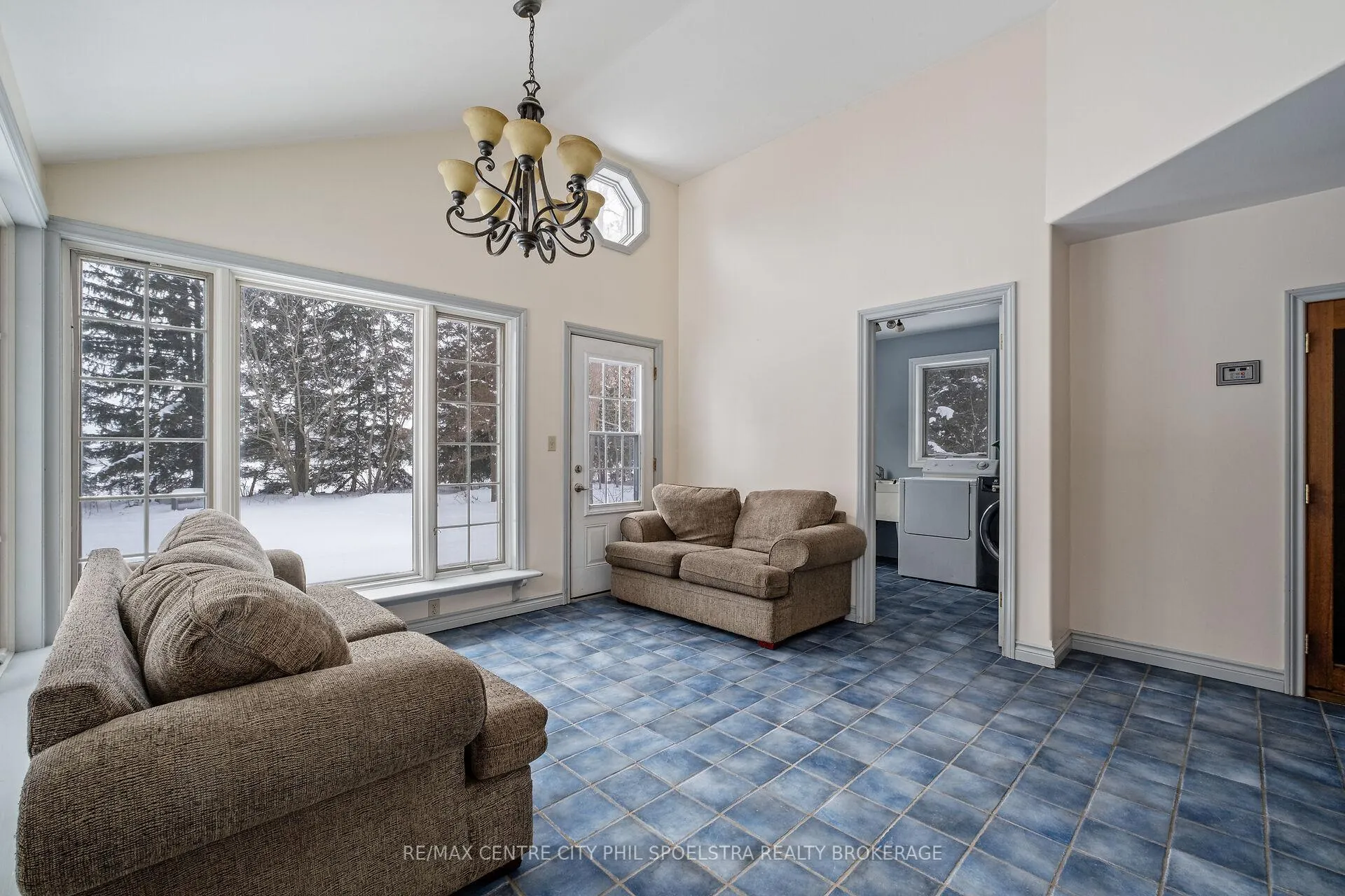 Photo 33 of 8548 Wellington Road, Mapleton, Rural Mapleton — HOMEH