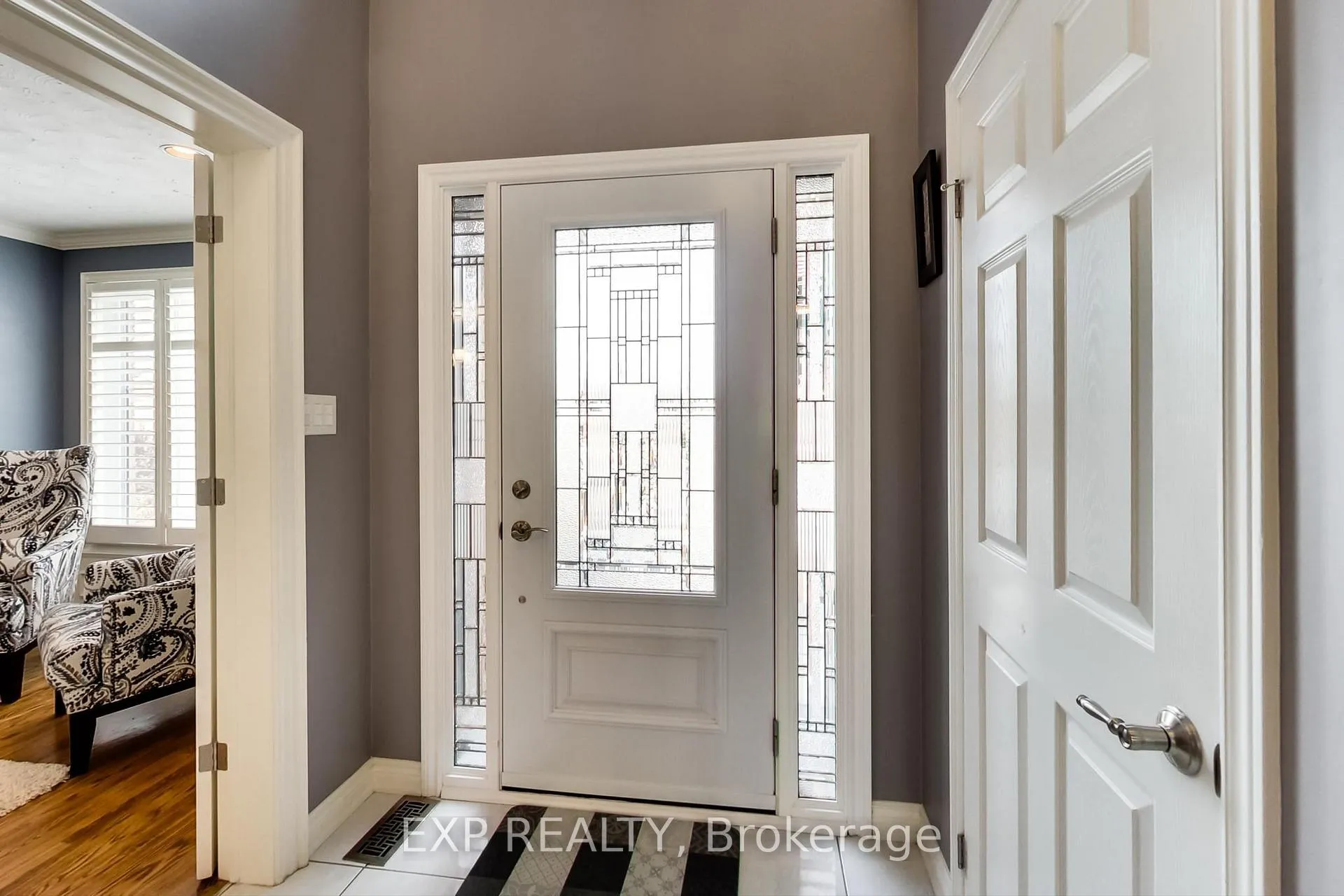Photo 2 of 12 Highbury Drive, Hamilton, Stoney Creek Mountain — HOMEH