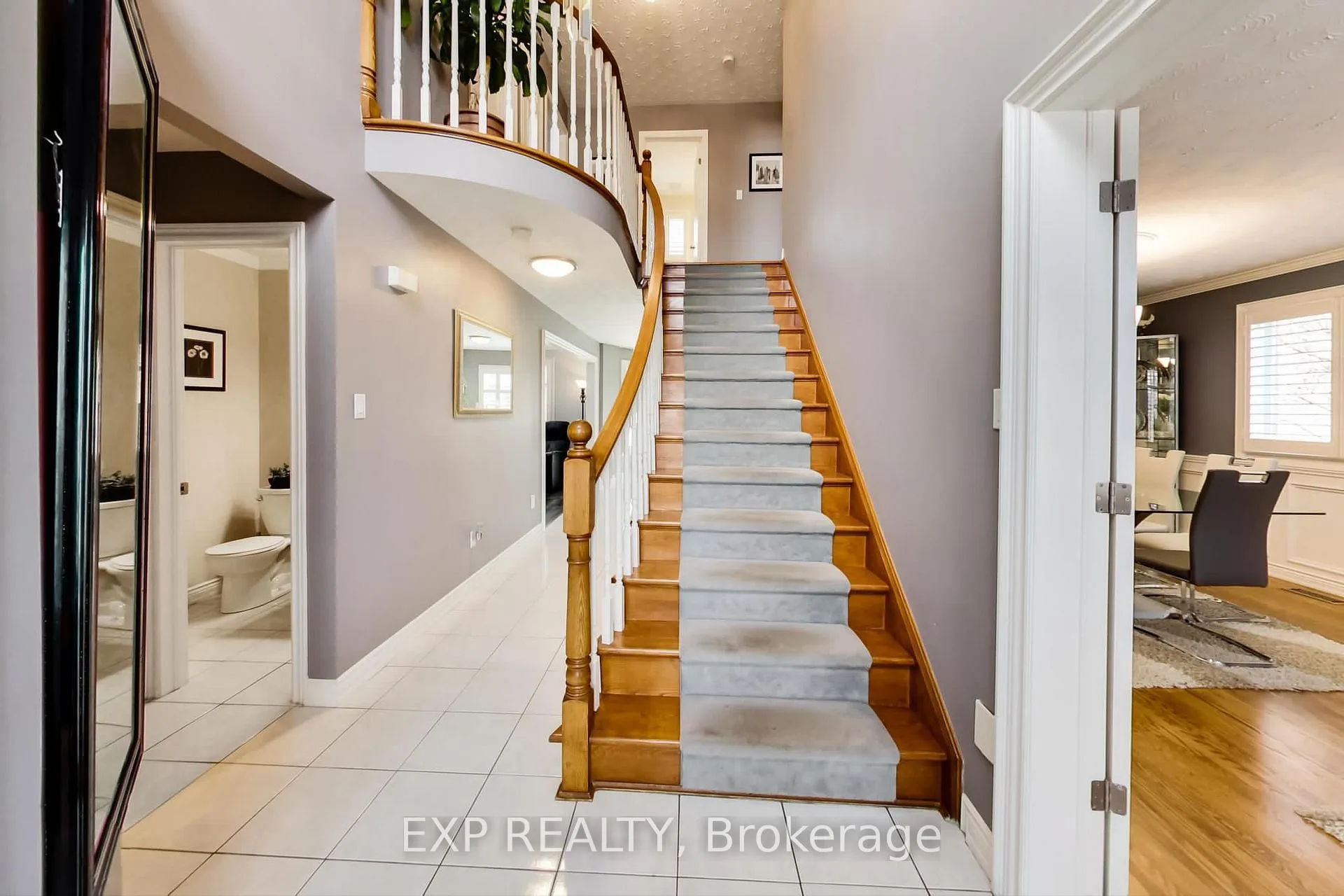 Photo 3 of 12 Highbury Drive, Hamilton, Stoney Creek Mountain — HOMEH