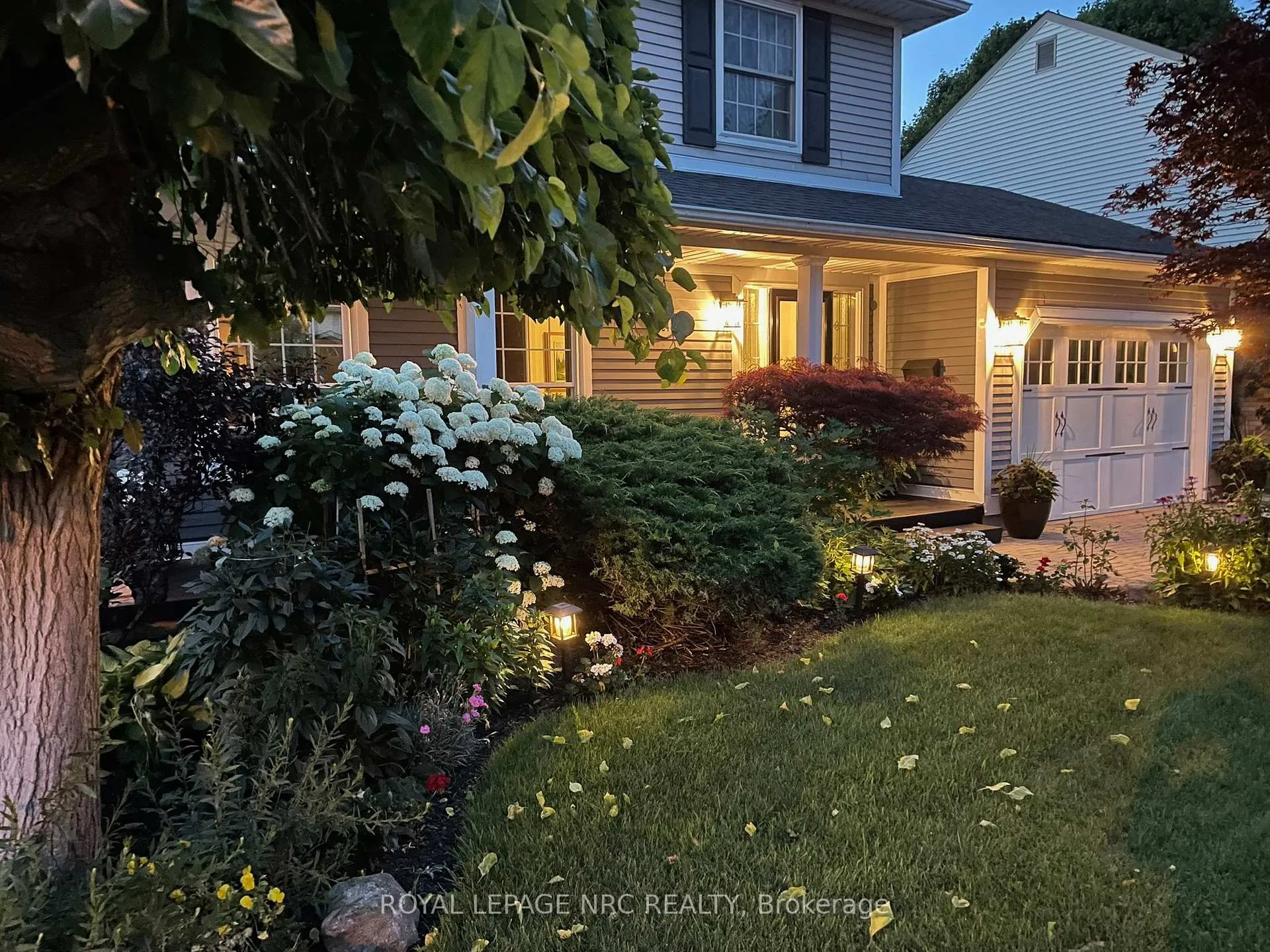 Photo 2 of 24 Dalemere Crescent, St. Catharines, Martindale Pond — HOMEH