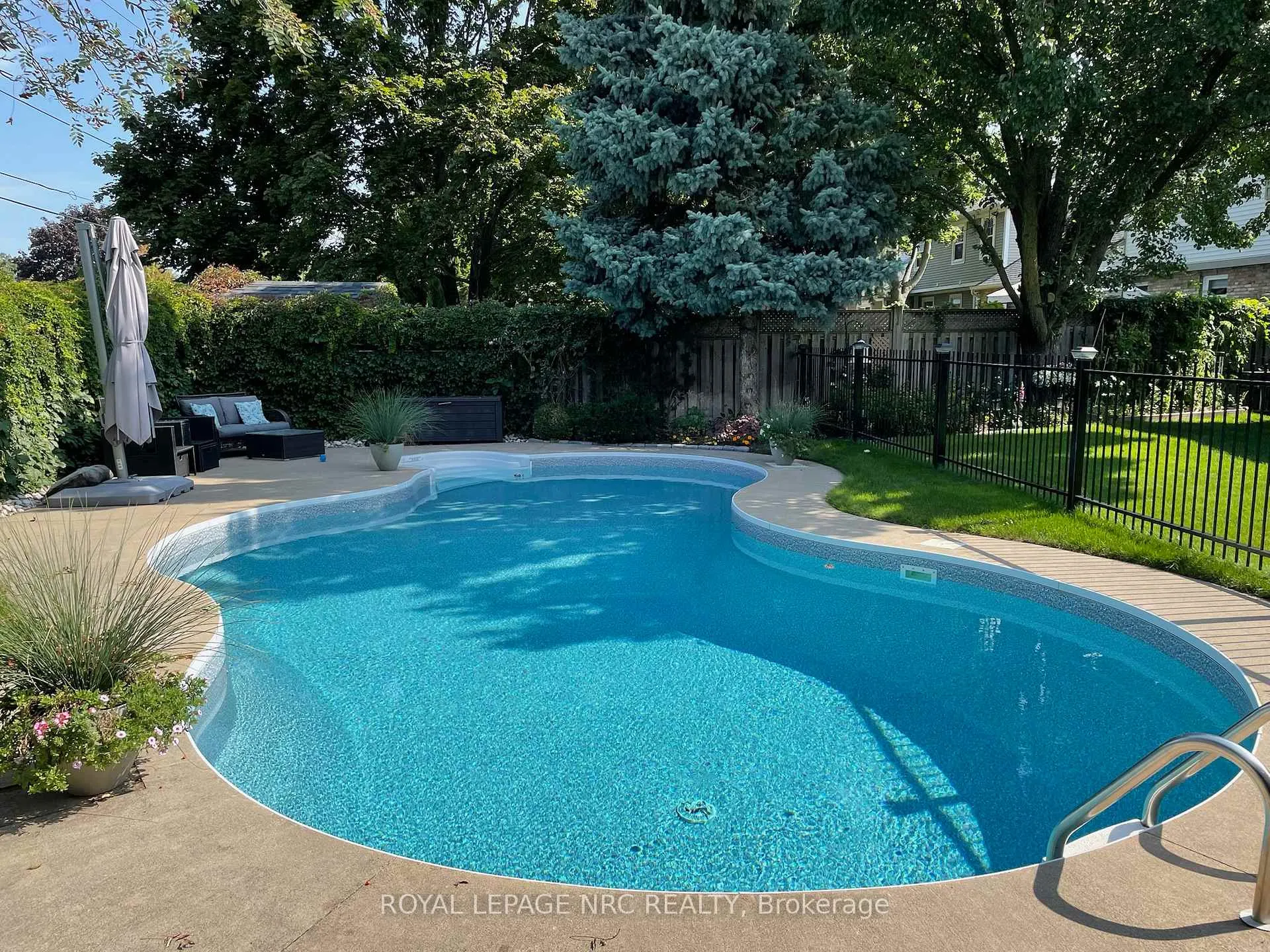 Photo 4 of 24 Dalemere Crescent, St. Catharines, Martindale Pond — HOMEH