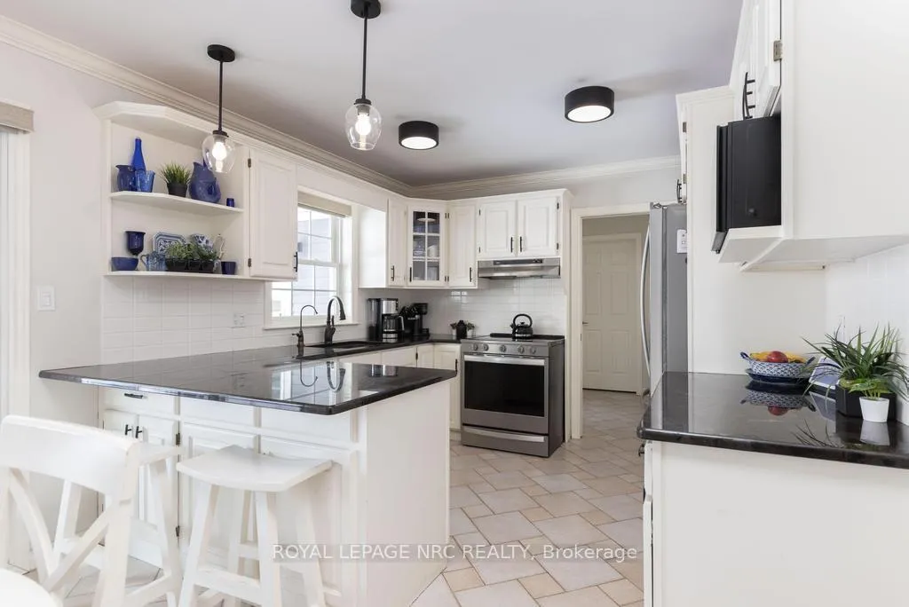 Photo 19 of 24 Dalemere Crescent, St. Catharines, Martindale Pond — HOMEH
