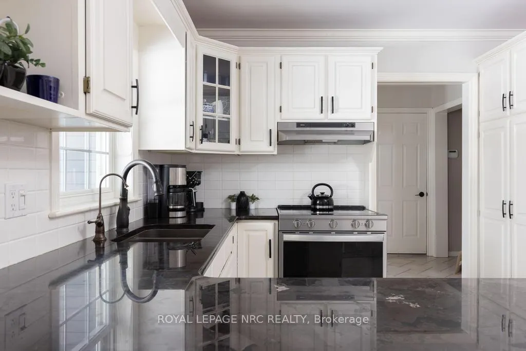 Photo 20 of 24 Dalemere Crescent, St. Catharines, Martindale Pond — HOMEH