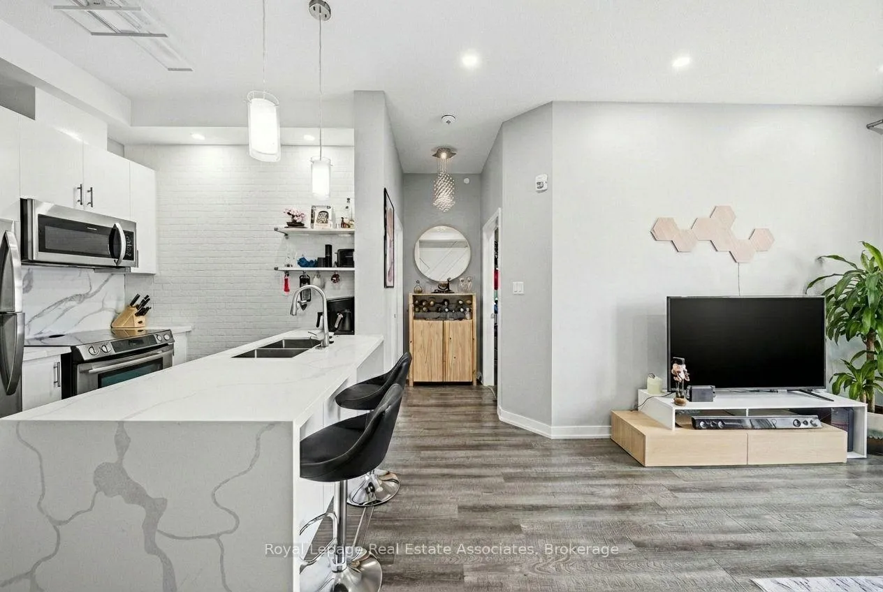 Photo 3 of 125 Shoreview Place, Hamilton, Lakeshore — HOMEH