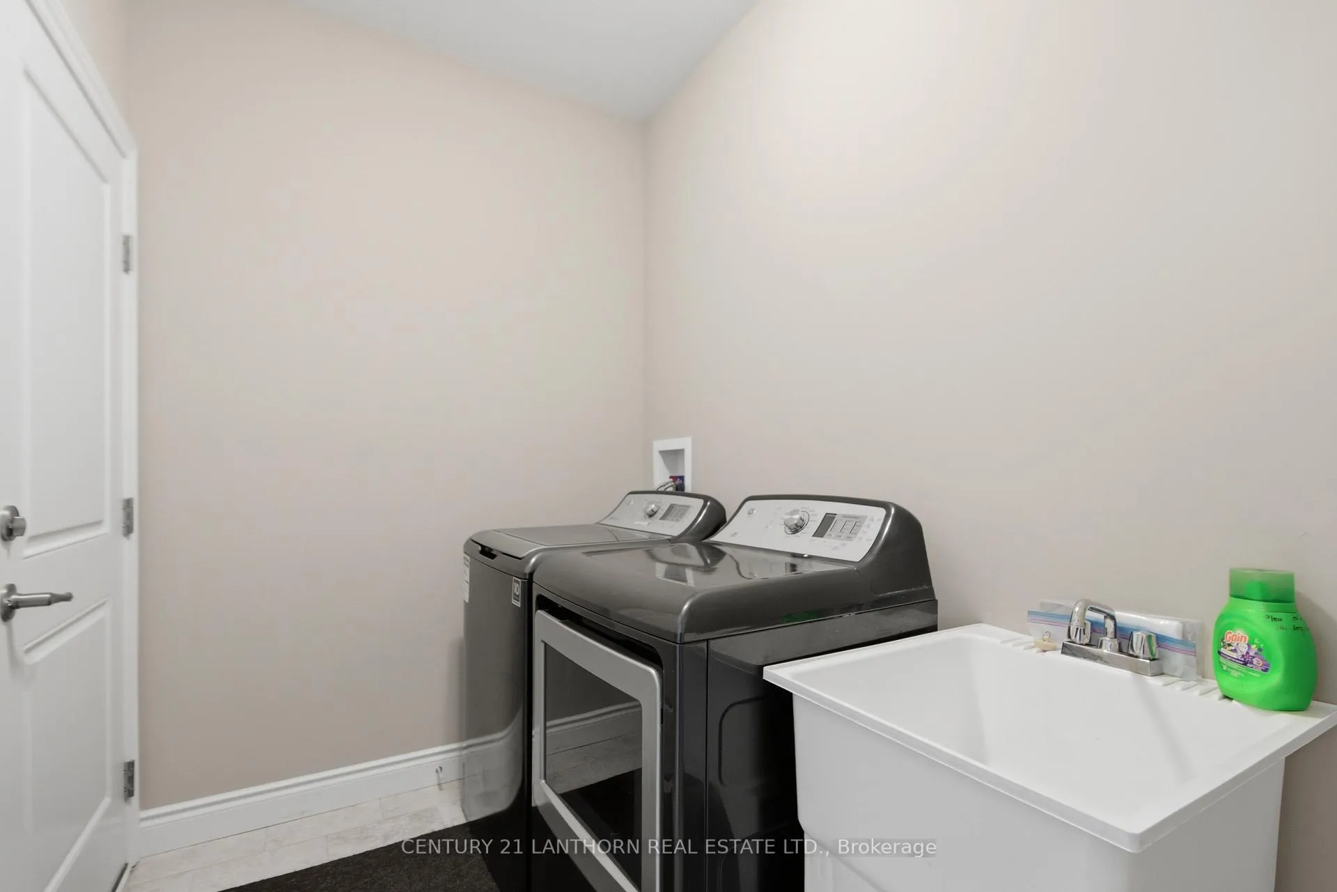 Photo 19 of 2 Stonecrest Boulevard, Quinte West, Sidney Ward — HOMEH